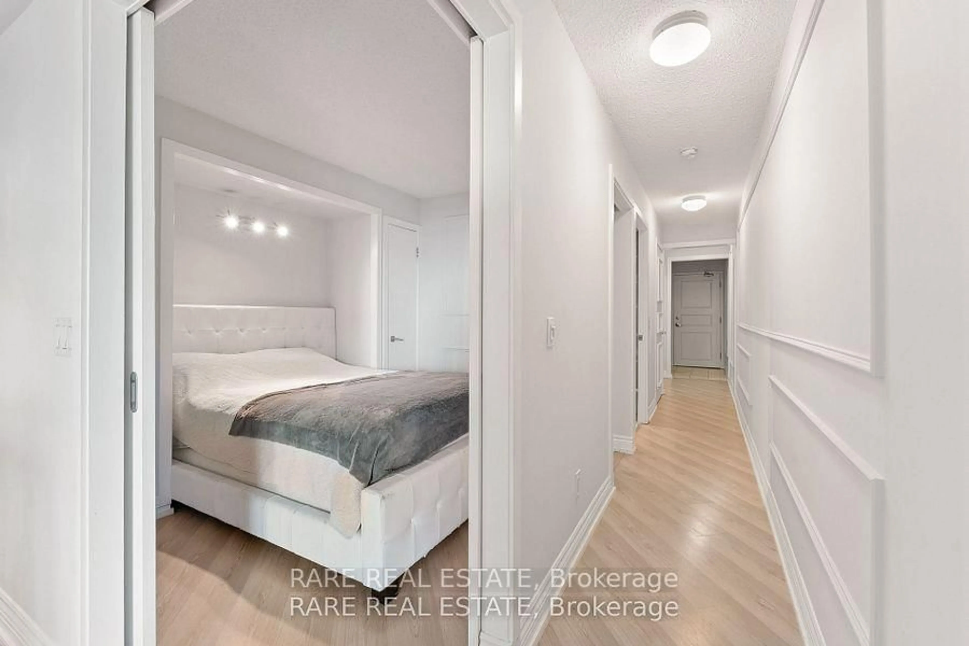 A pic of a room for 8 York St #911, Toronto Ontario M5J 2Y2
