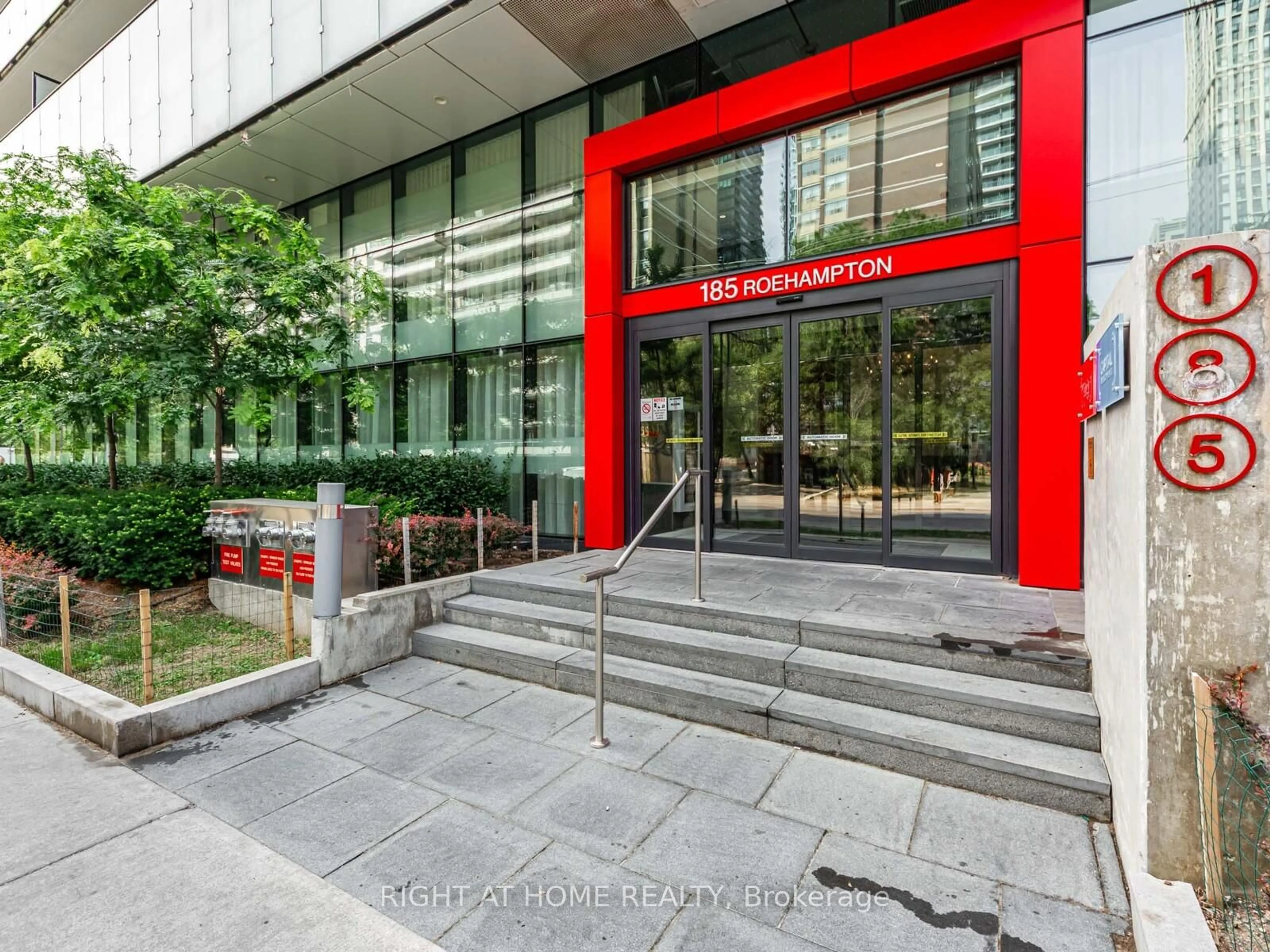 Indoor foyer for 185 Roehampton Ave #3110, Toronto Ontario M4P 0C6