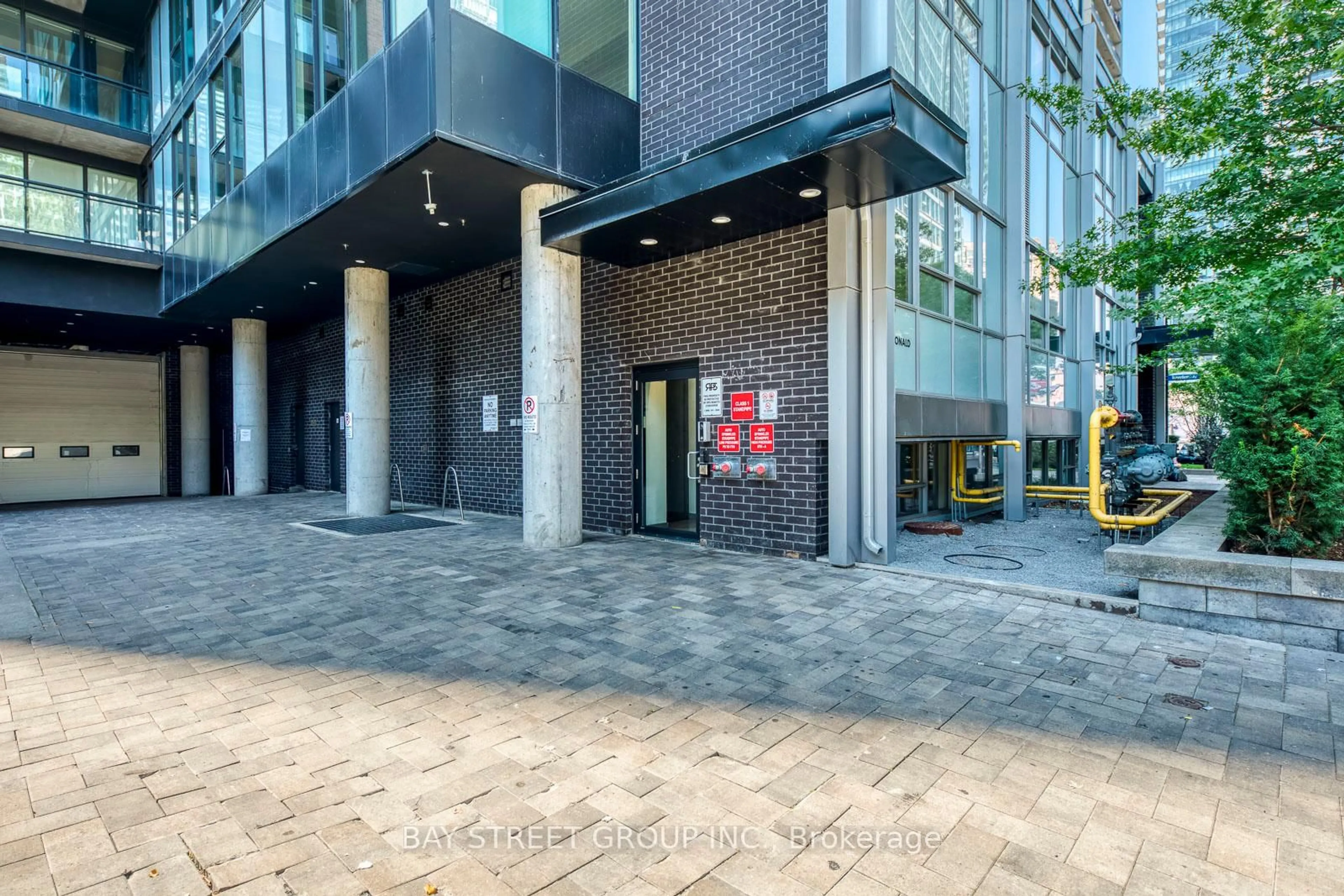 Unknown for 17 Dundonald St #1601, Toronto Ontario M4Y 1K3