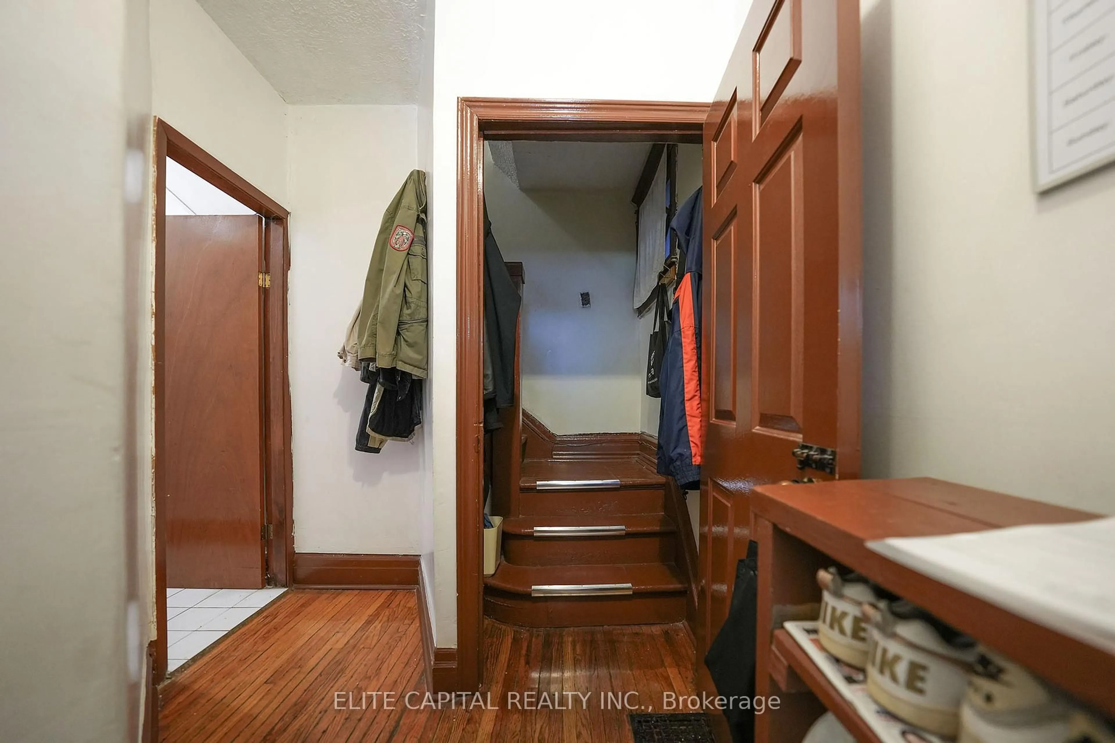 Unknown for 122 Marchmount Rd, Toronto Ontario M6G 2B1