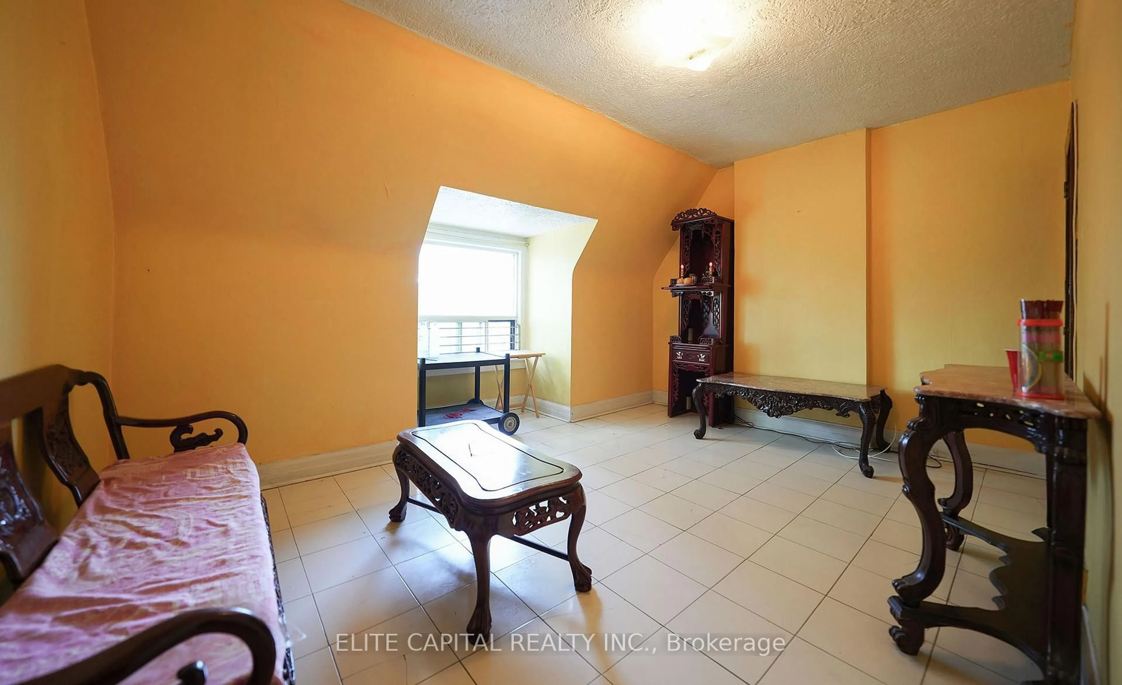 Unknown for 122 Marchmount Rd, Toronto Ontario M6G 2B1
