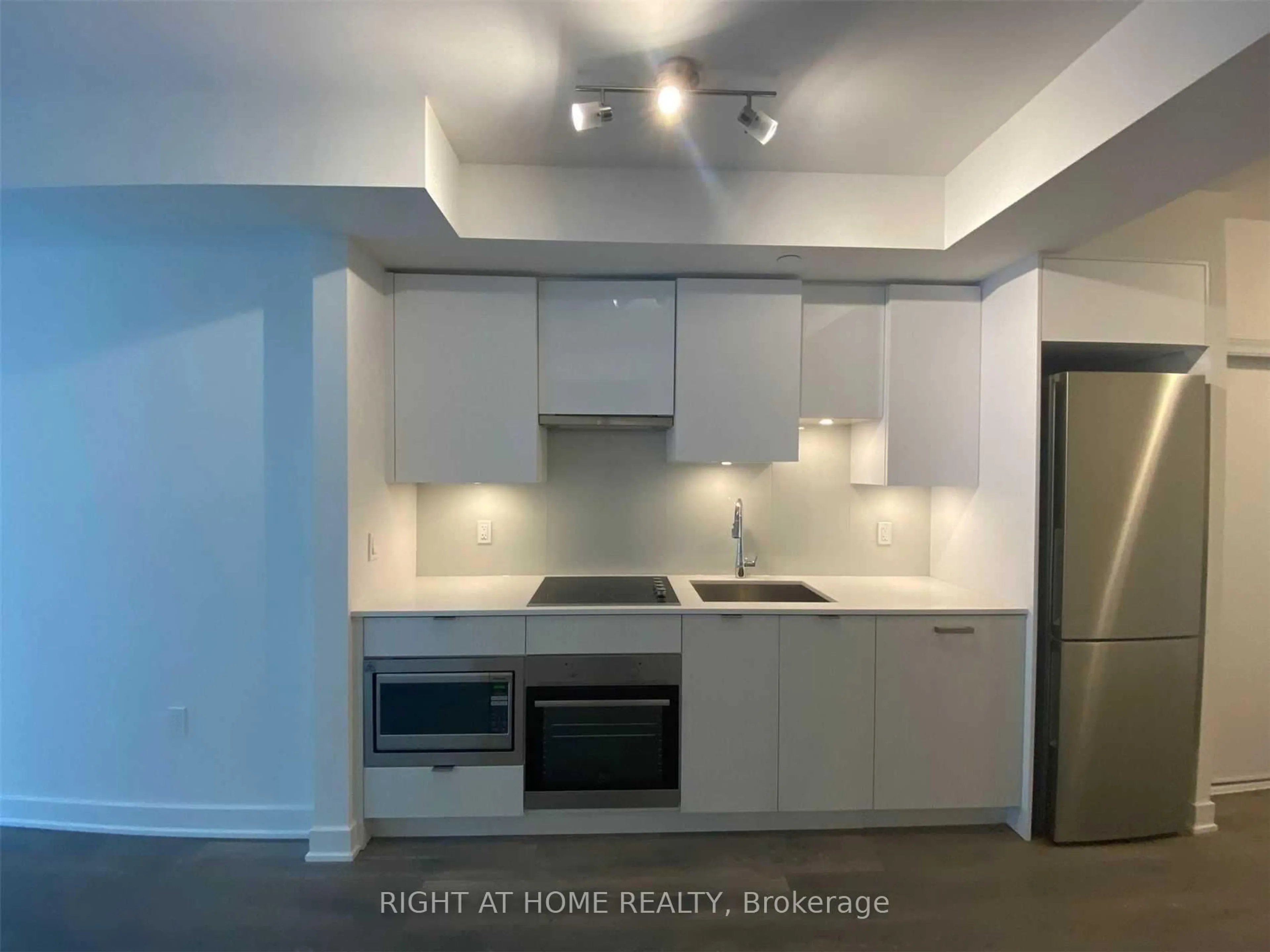 Standard kitchen, unknown for 99 Broadway Ave #2807, Toronto Ontario M4P 0E3
