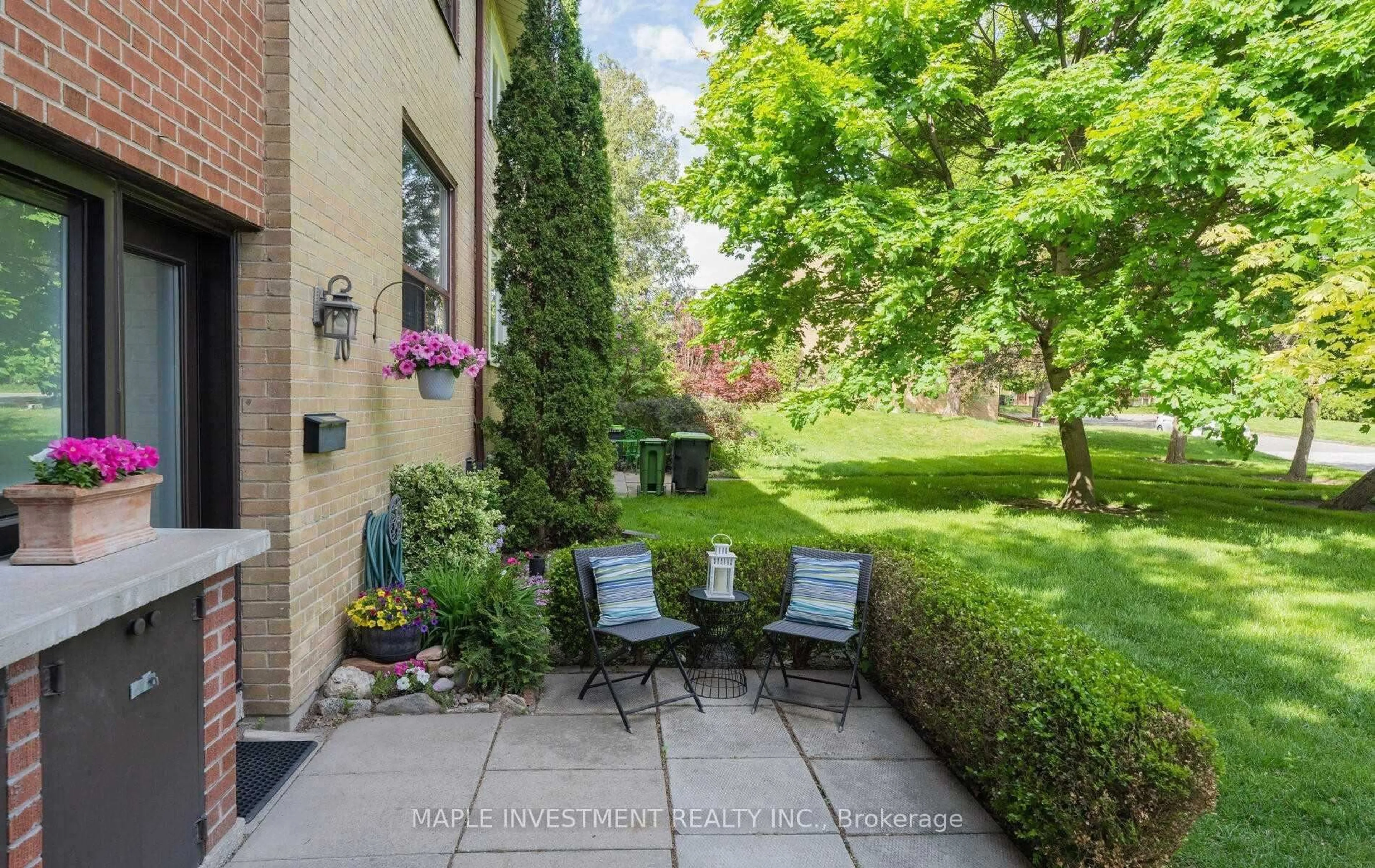 Patio, street for 70 Broadpath Rd, Toronto Ontario M3C 2B5