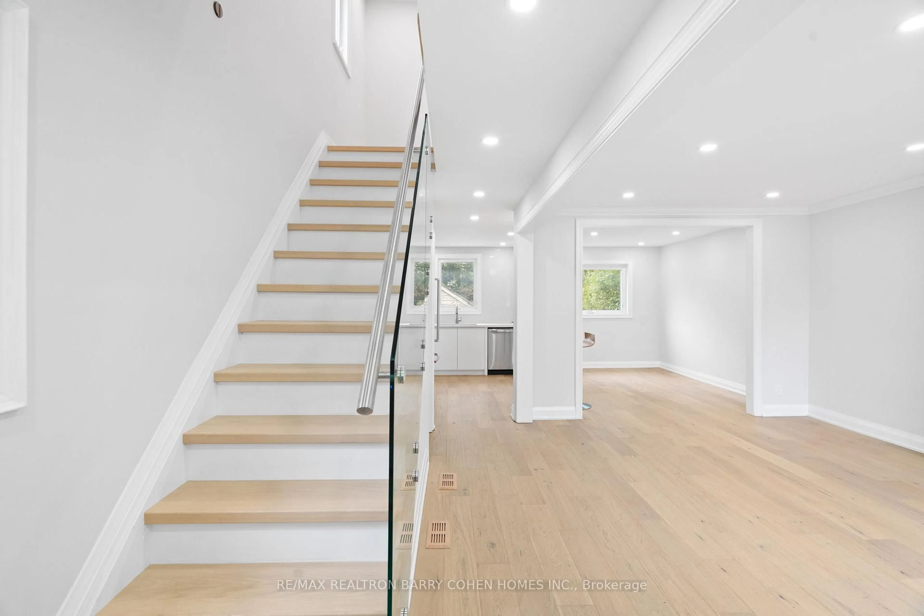 Stairs for 918 Eglinton Ave, Toronto Ontario M4G 2L3