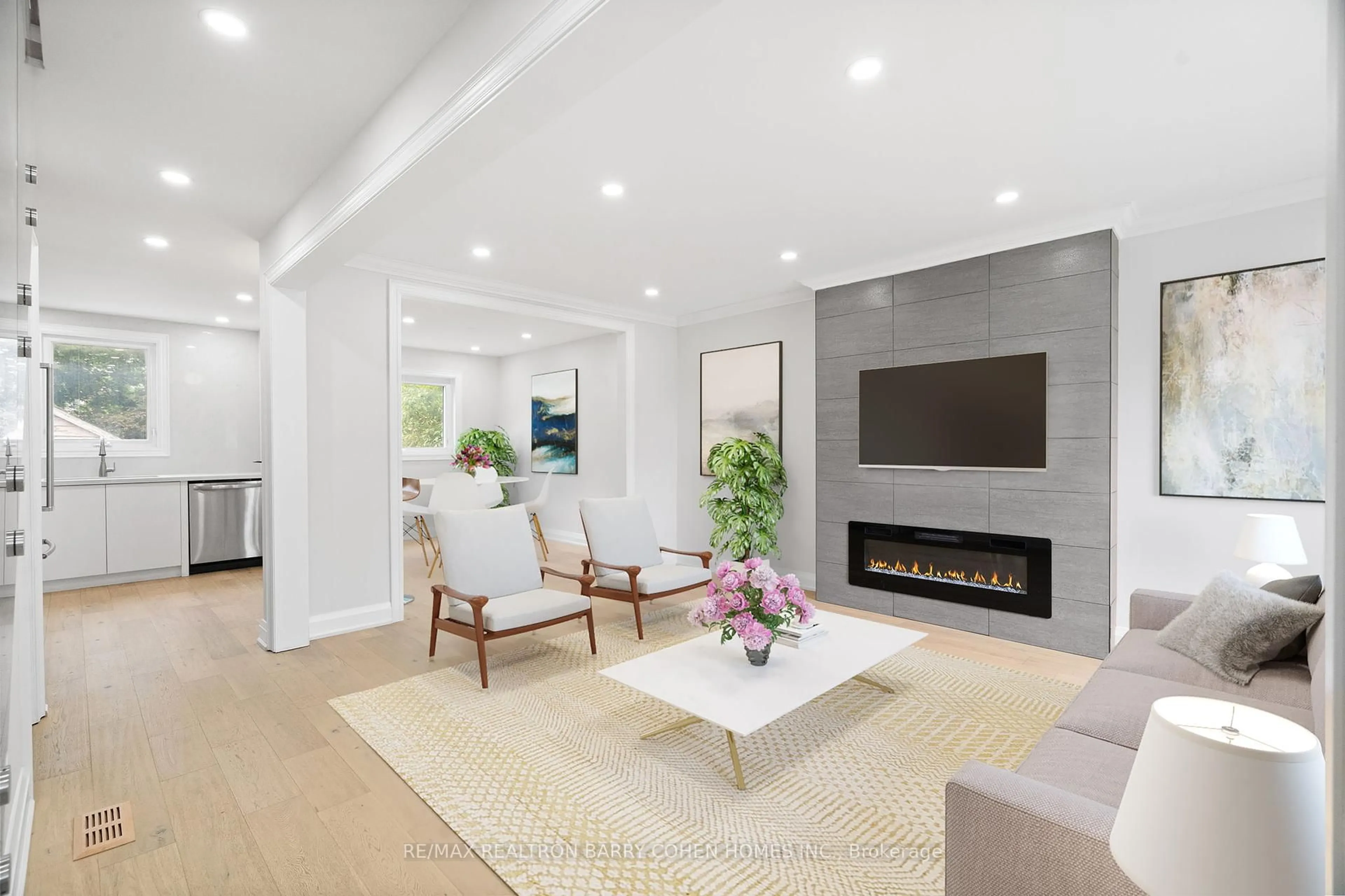 Living room with furniture, unknown for 918 Eglinton Ave, Toronto Ontario M4G 2L3
