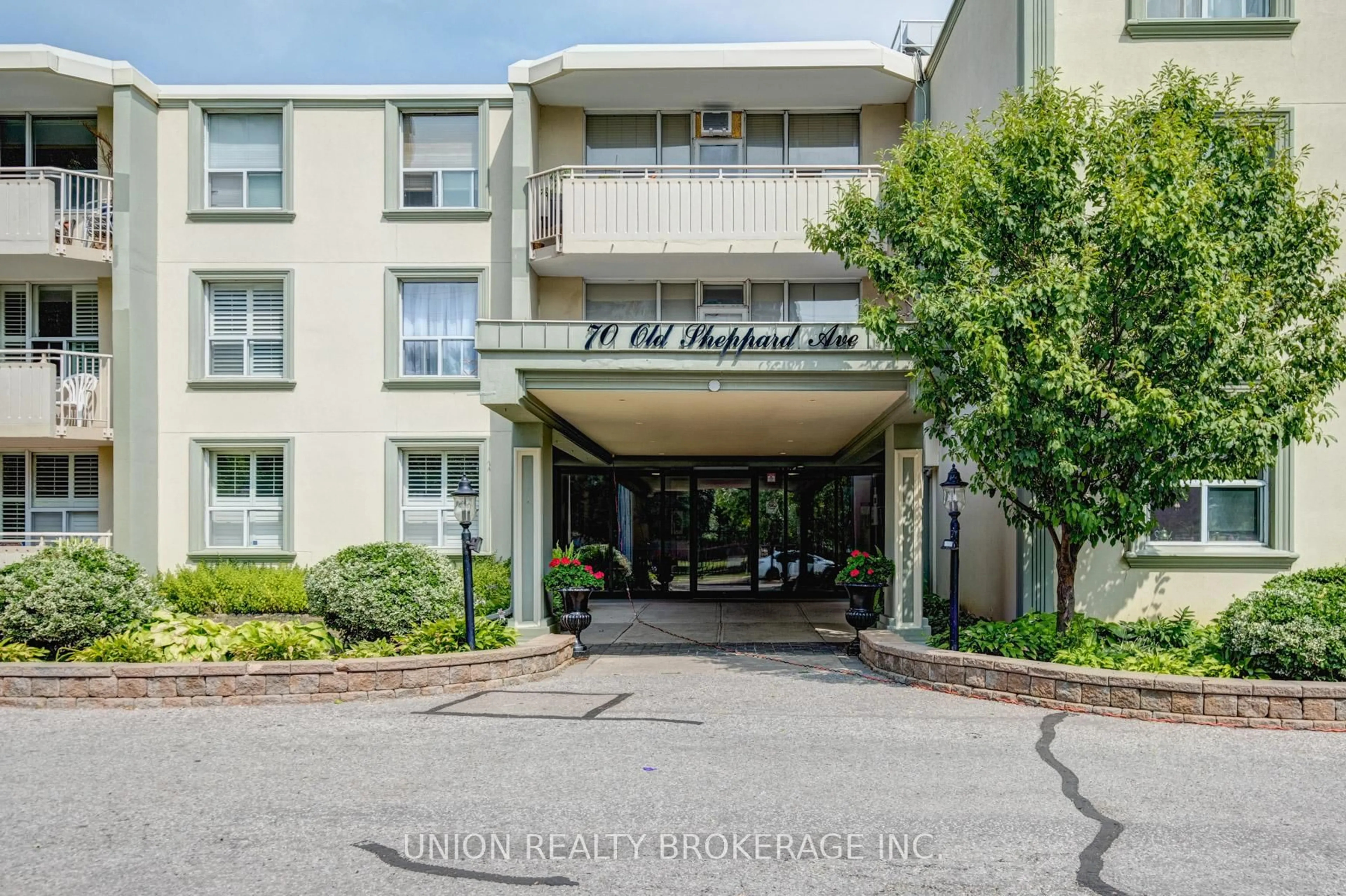 Indoor foyer for 70 Old Sheppard Ave #103, Toronto Ontario M2J 3L6