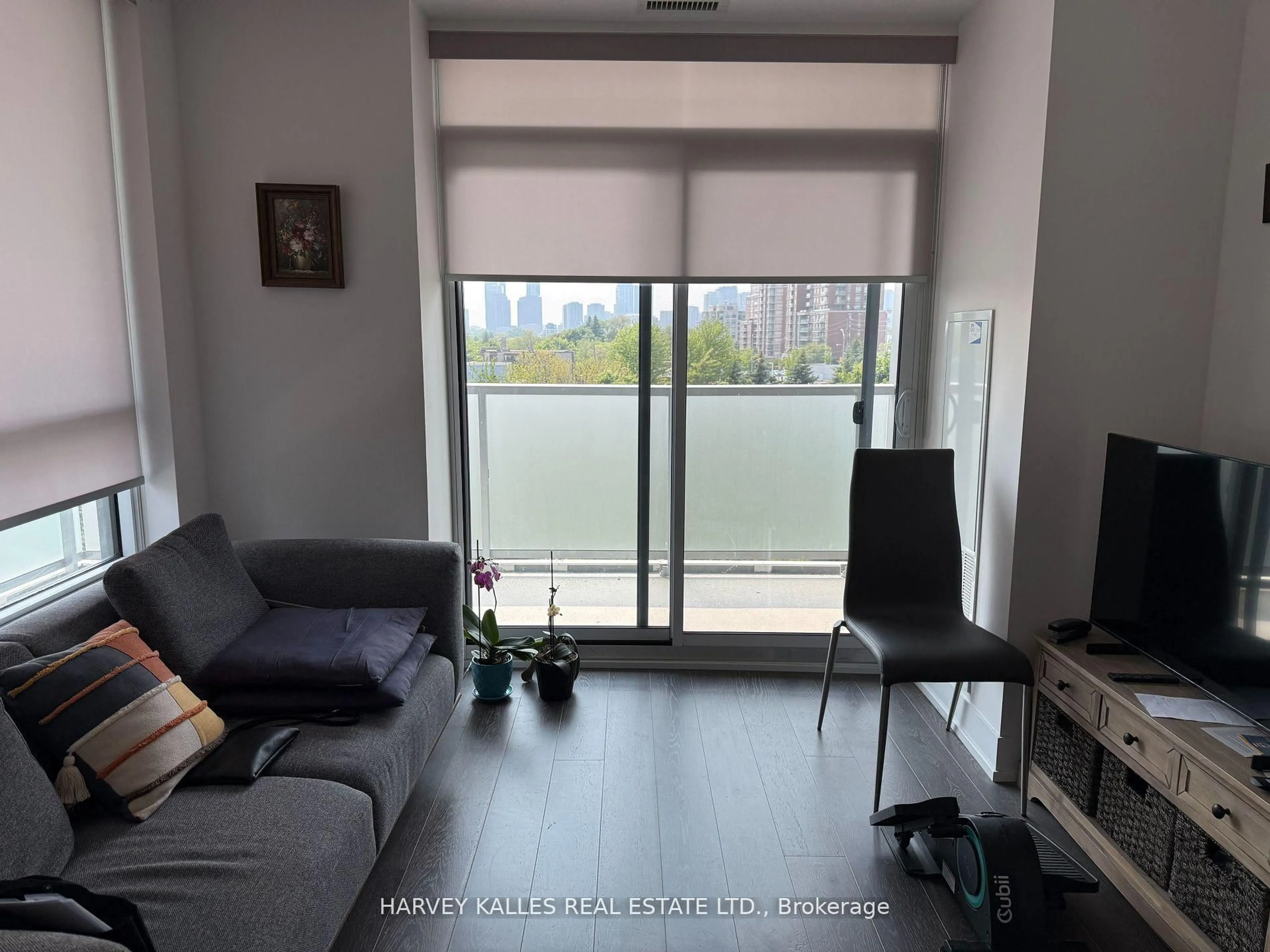 Living room with furniture, unknown for 7 Kenaston Gdns #509, Toronto Ontario M2K 1G7