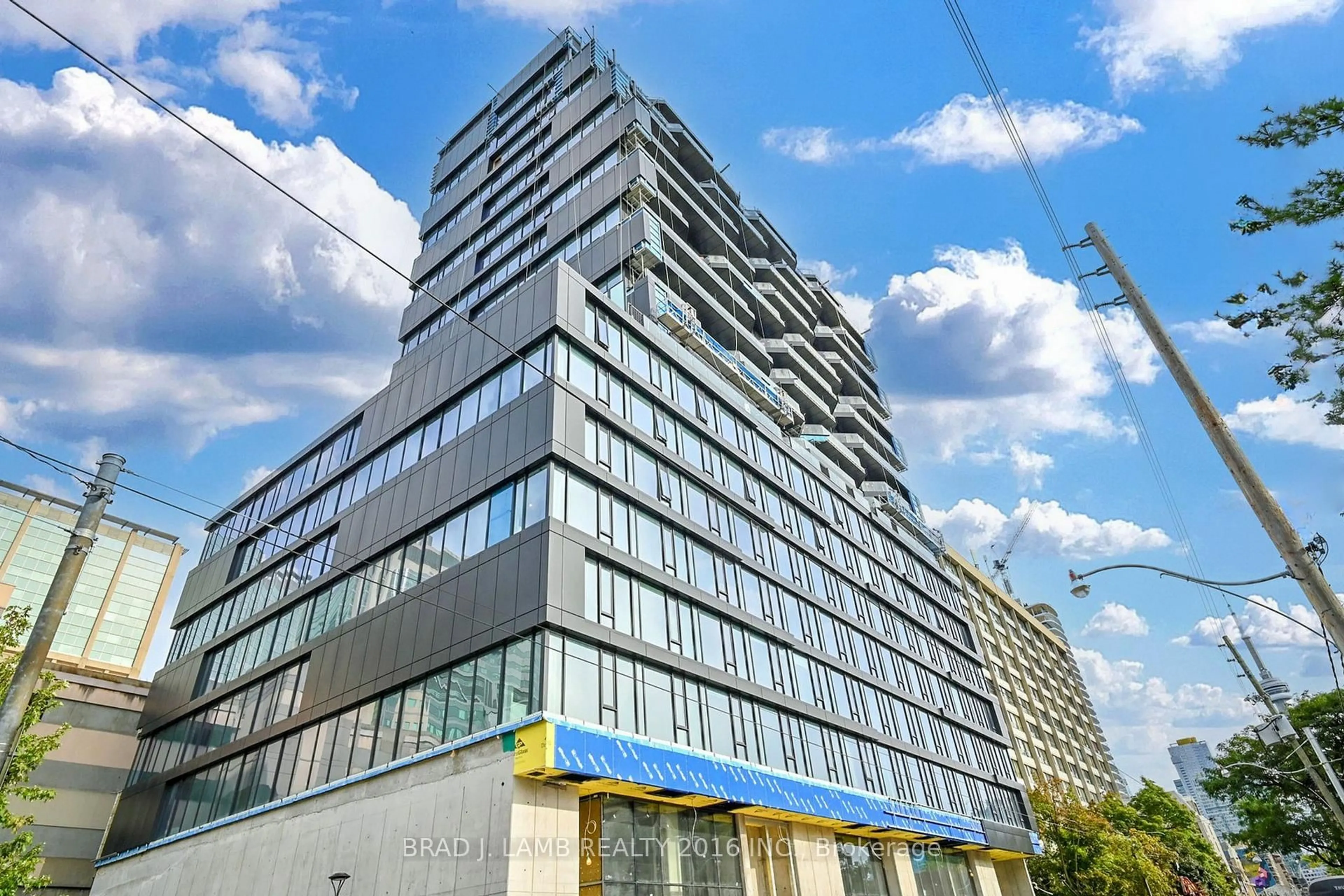 Indoor foyer for 195 McCaul St #302, Toronto Ontario M5T 0E5