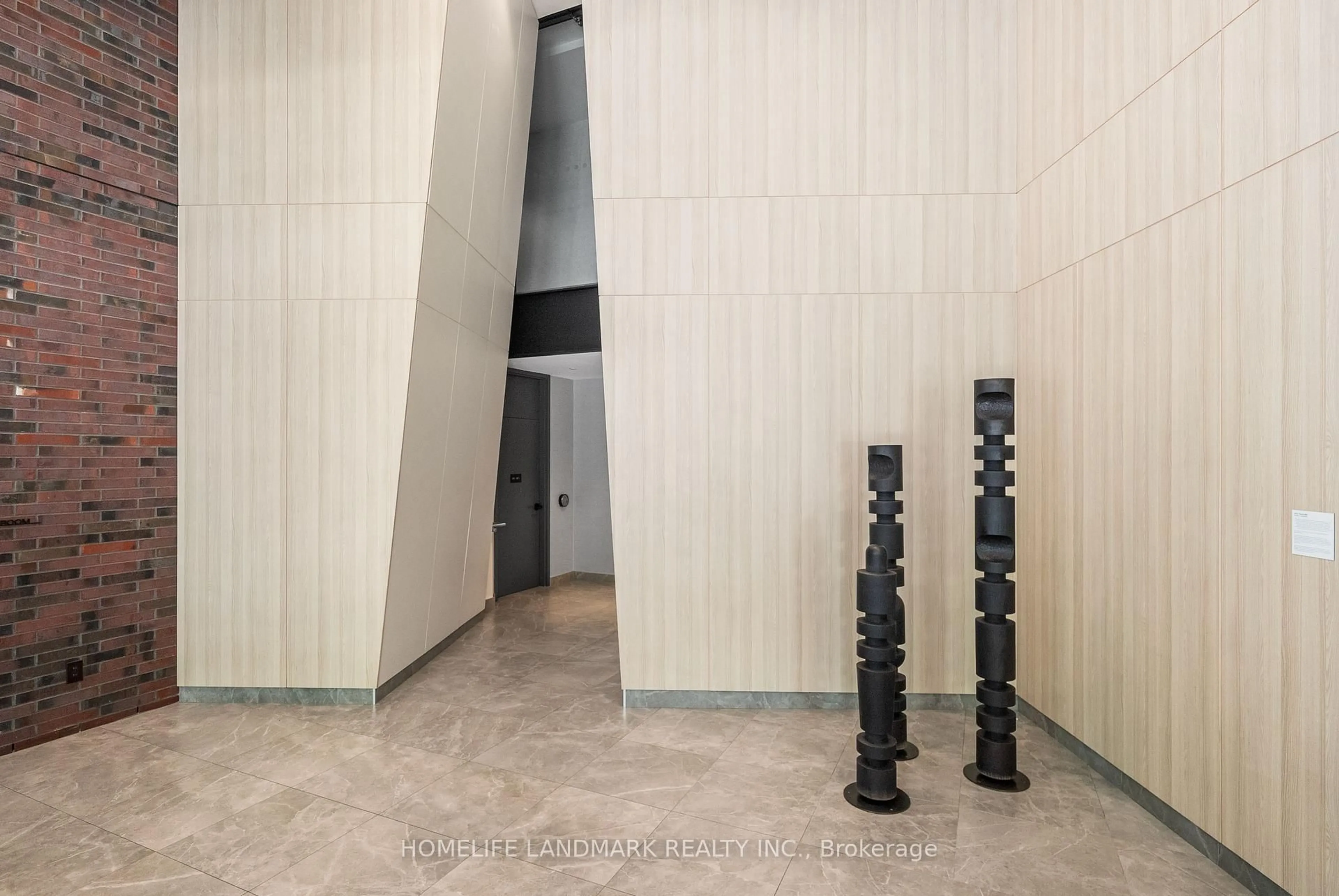 Indoor foyer for 20 TUBMAN Ave, Toronto Ontario M5A 0M8