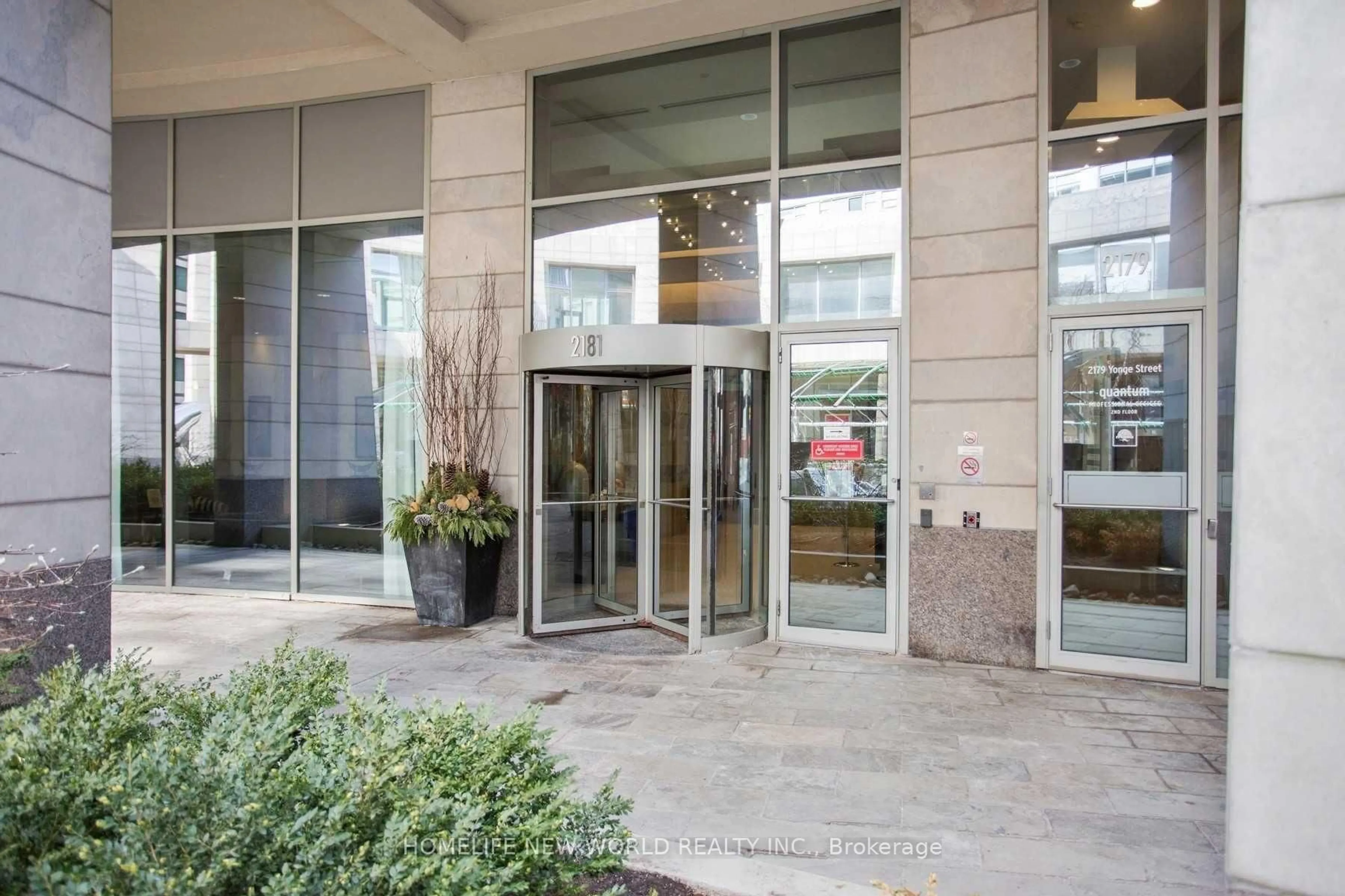 Indoor foyer for 2181 Yonge St #2105, Toronto Ontario M4S 3H7