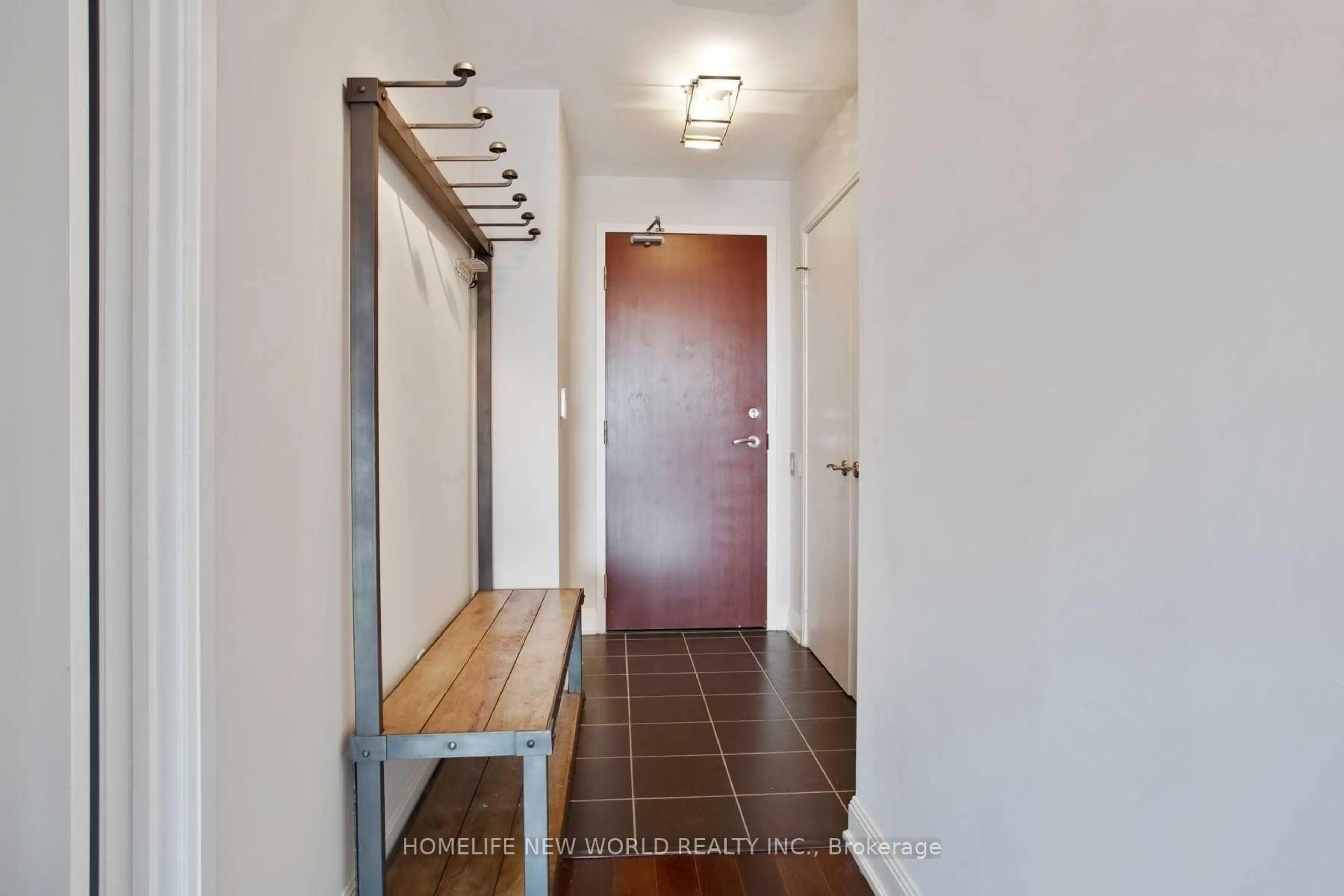 Indoor entryway for 2181 Yonge St #2105, Toronto Ontario M4S 3H7