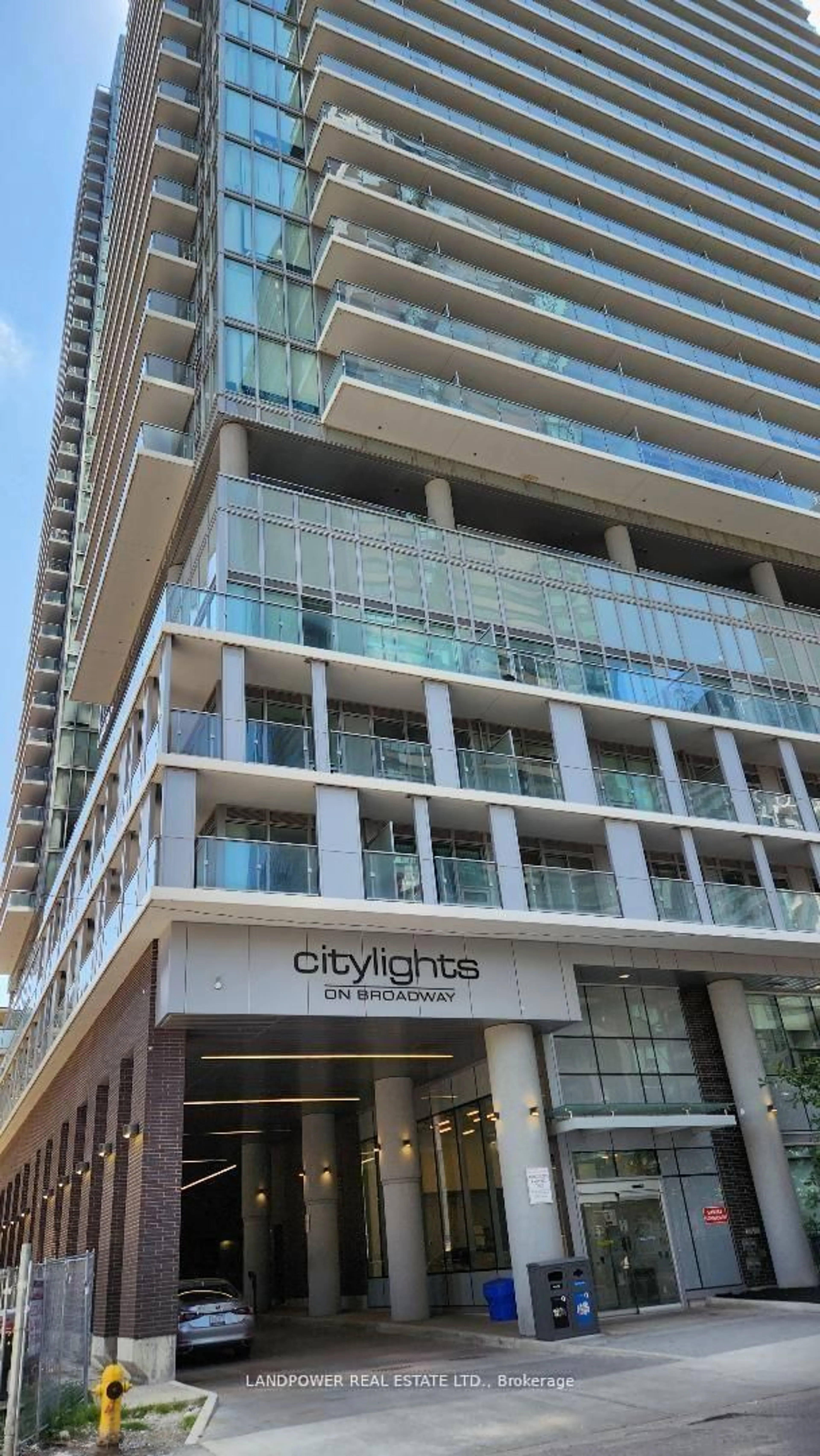 Indoor foyer for 99 Broadway Ave #2811, Toronto Ontario M4P 0E3