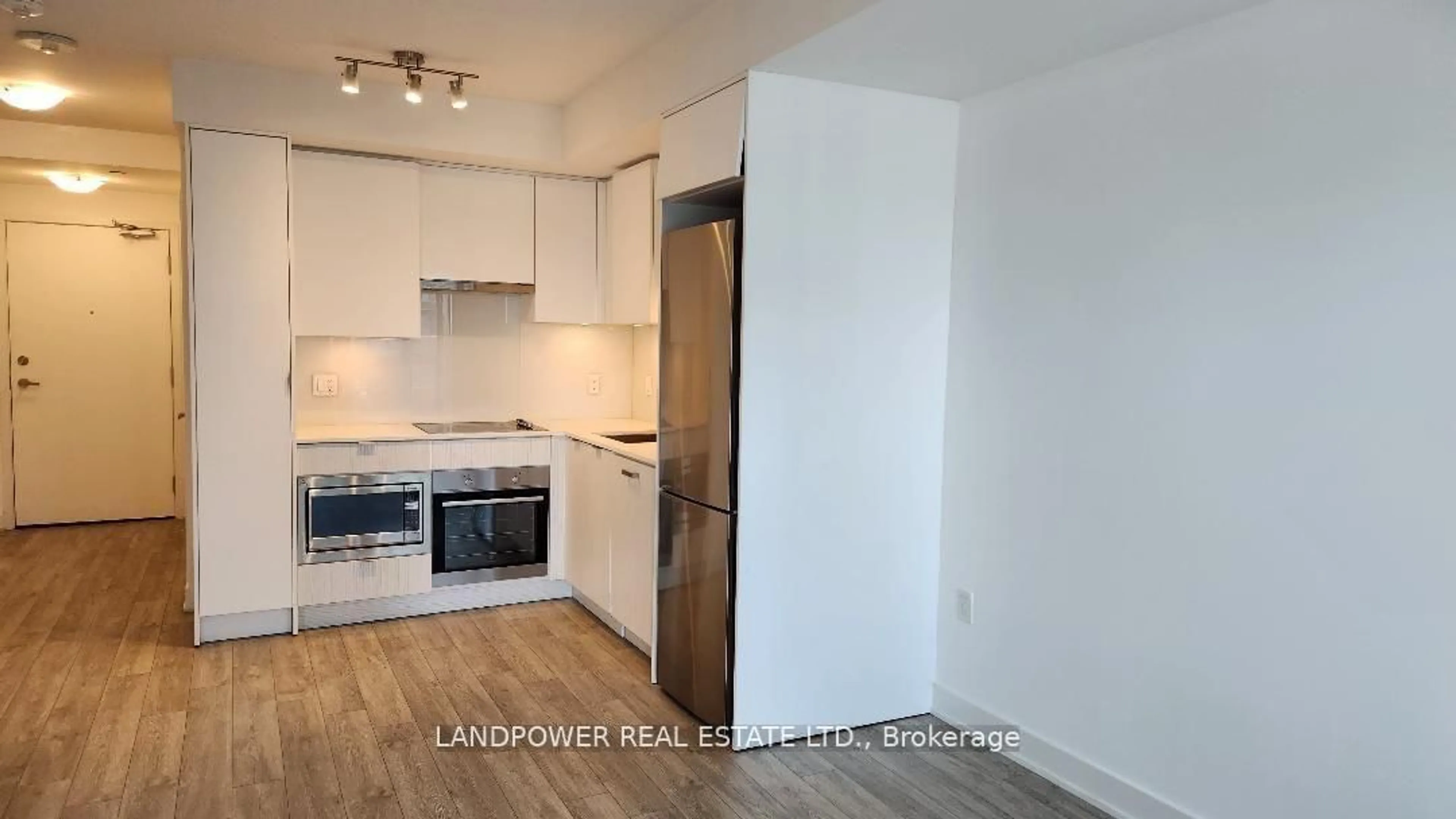 Standard kitchen, wood/laminate floor for 99 Broadway Ave #2811, Toronto Ontario M4P 0E3