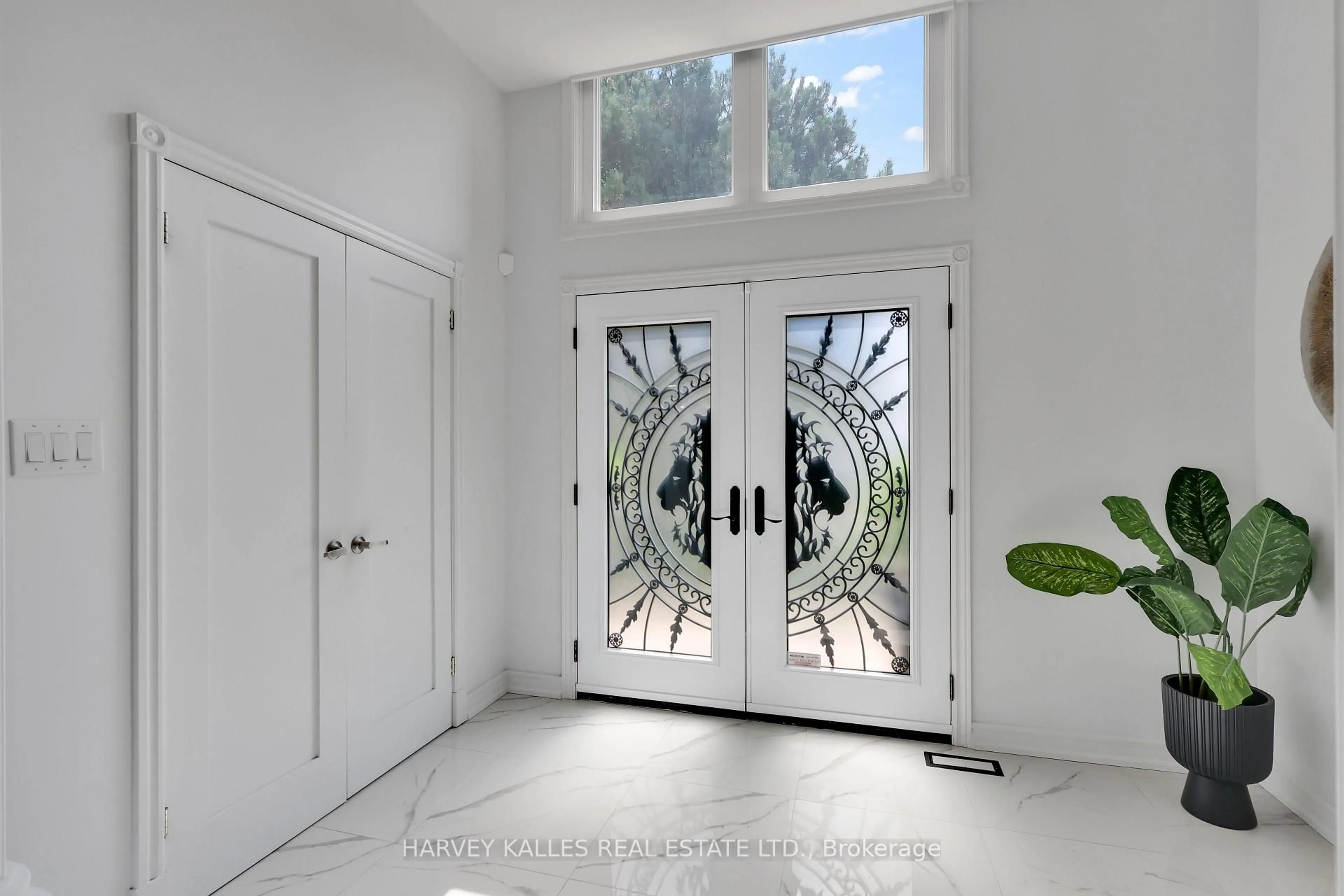 Indoor entryway for 42 Grangemill Cres, Toronto Ontario M3B 2J2