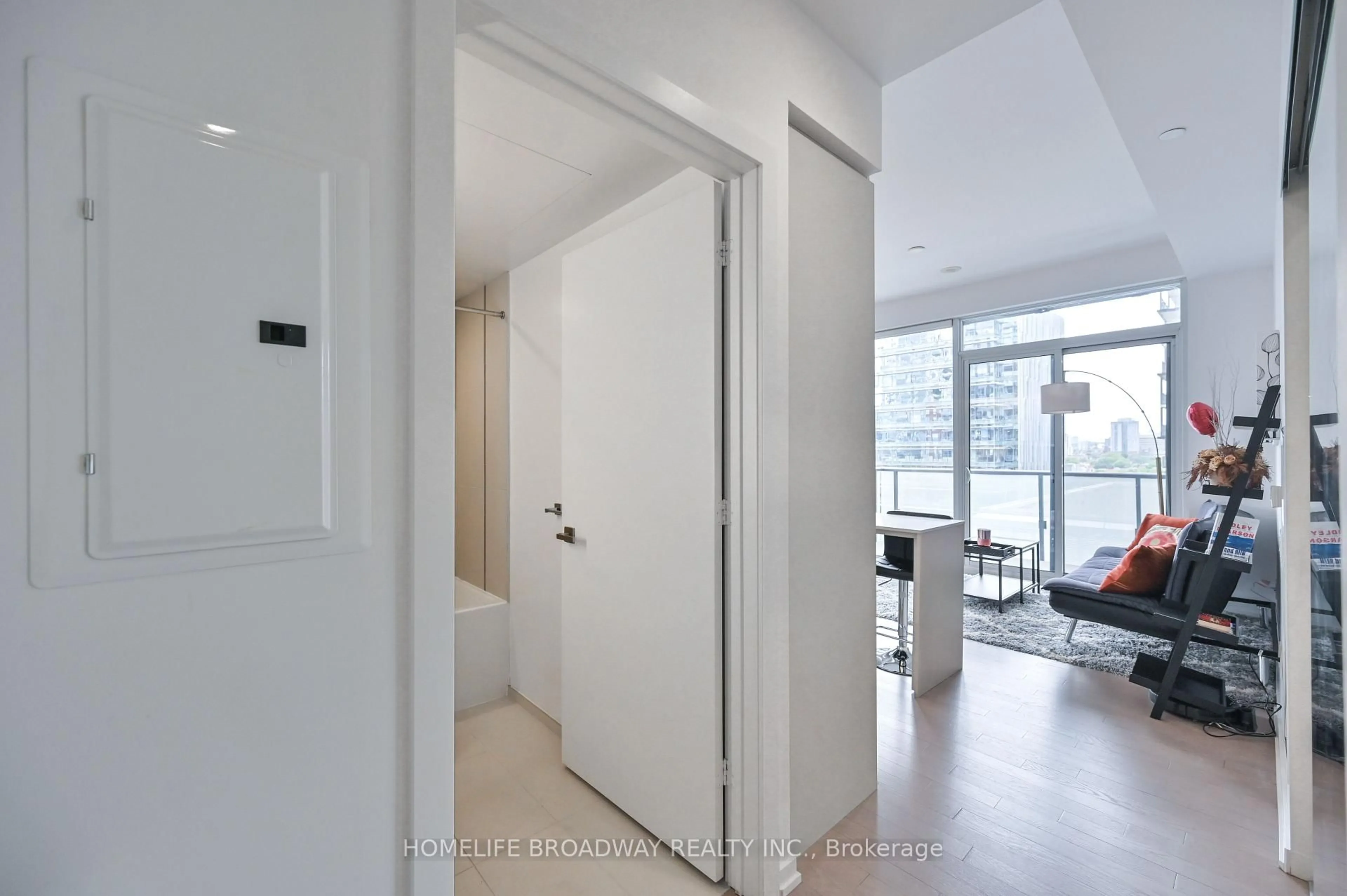 Indoor entryway for 101 Peter St #1116, Toronto Ontario M5V 0G6