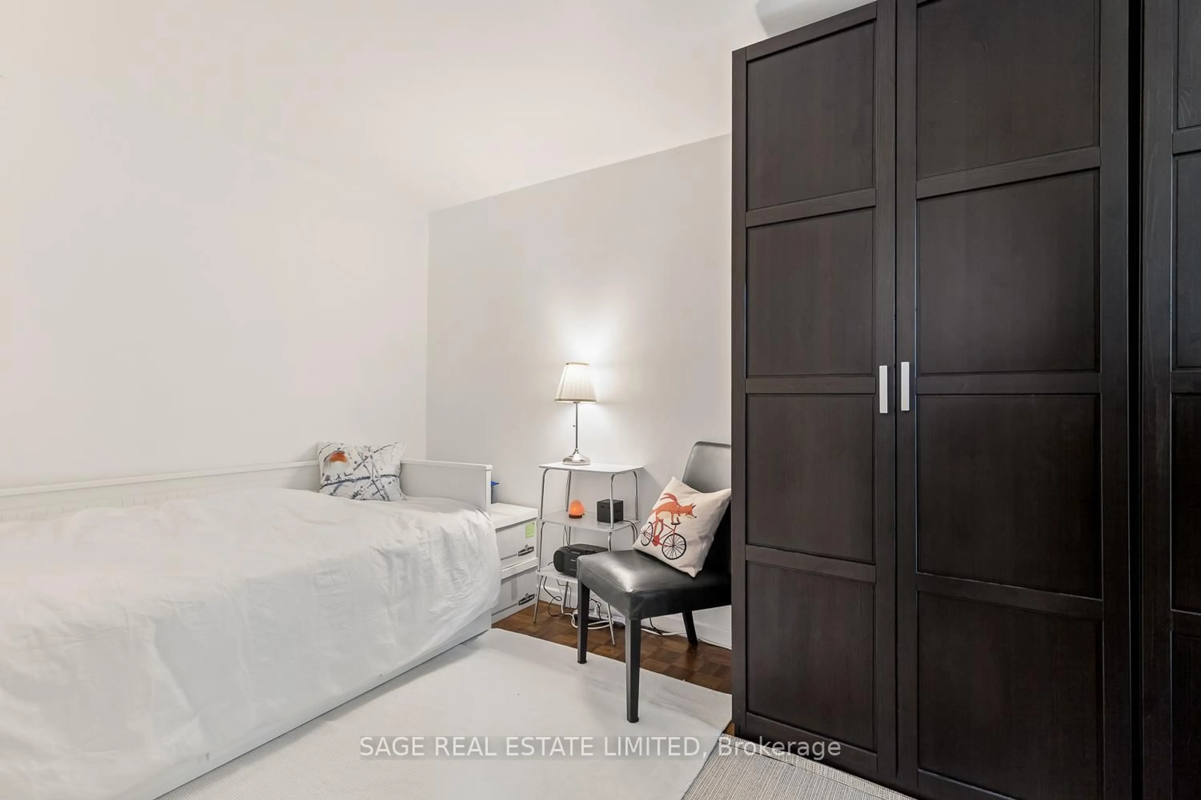 Bedroom with bed, unknown for 575 Avenue Rd #203, Toronto Ontario M4V 2K2