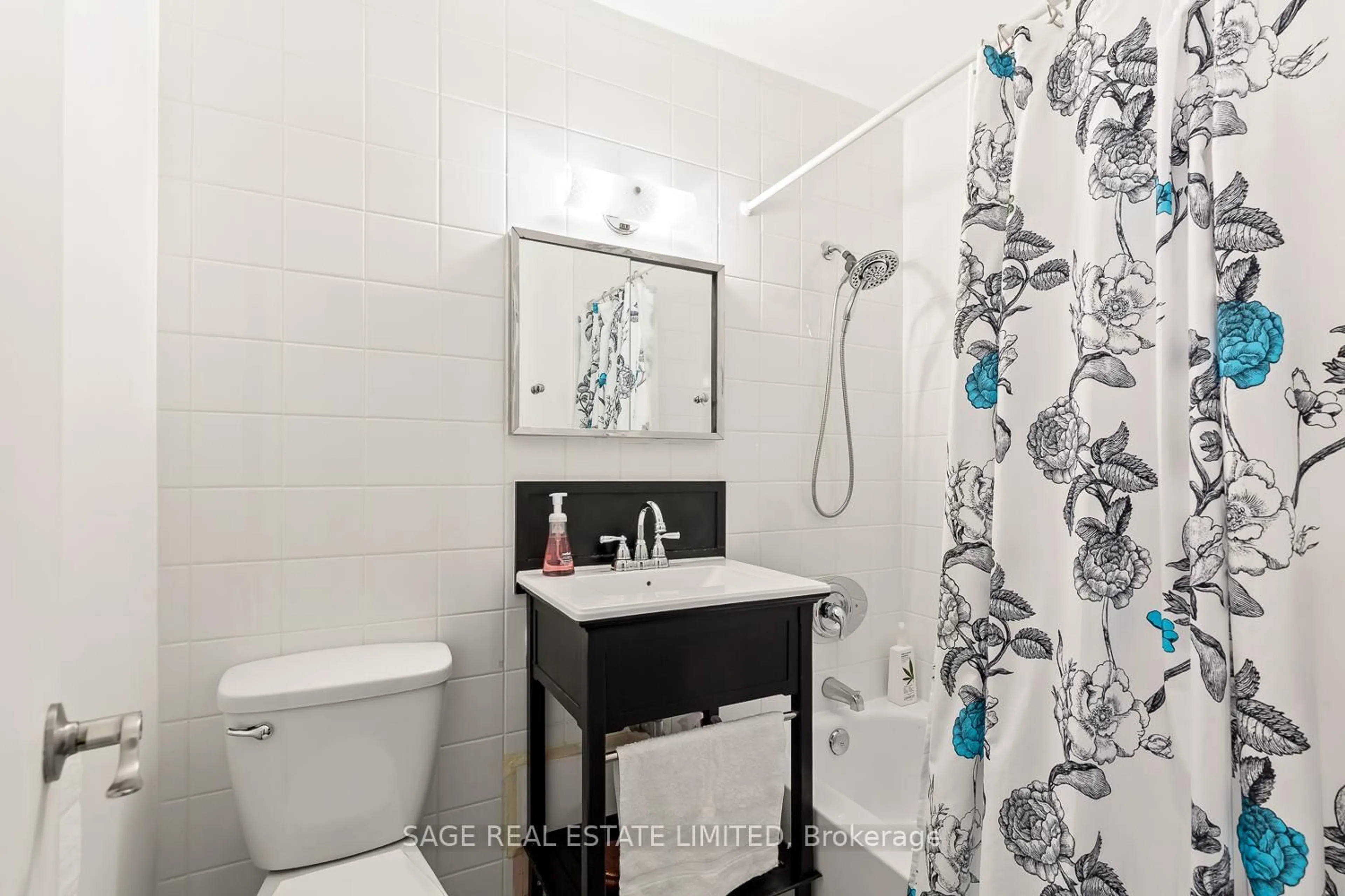 Standard bathroom, ceramic/tile floor for 575 Avenue Rd #203, Toronto Ontario M4V 2K2