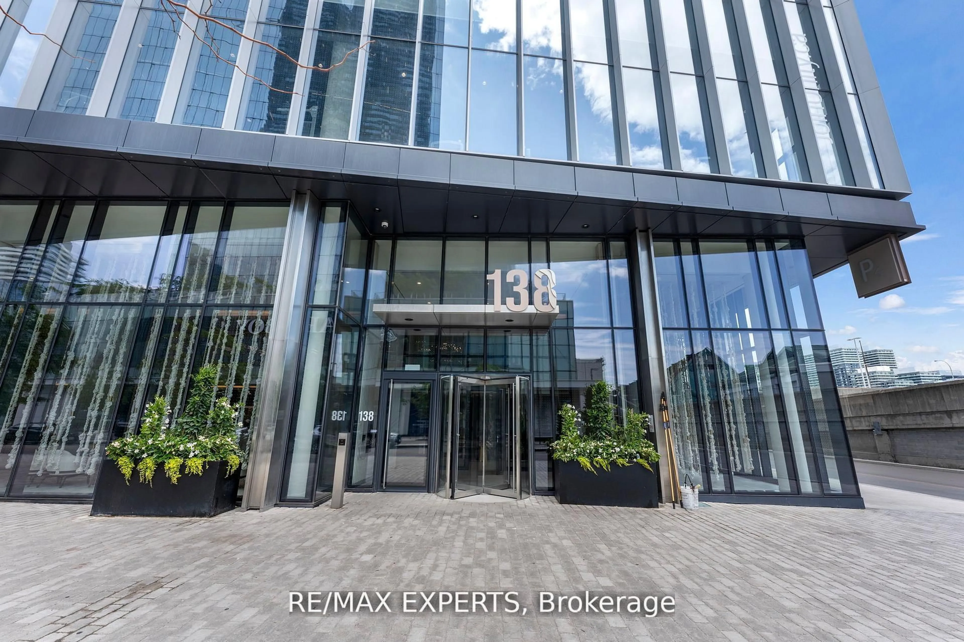 Indoor foyer for 138 Downes St #3302, Toronto Ontario M5E 0E4