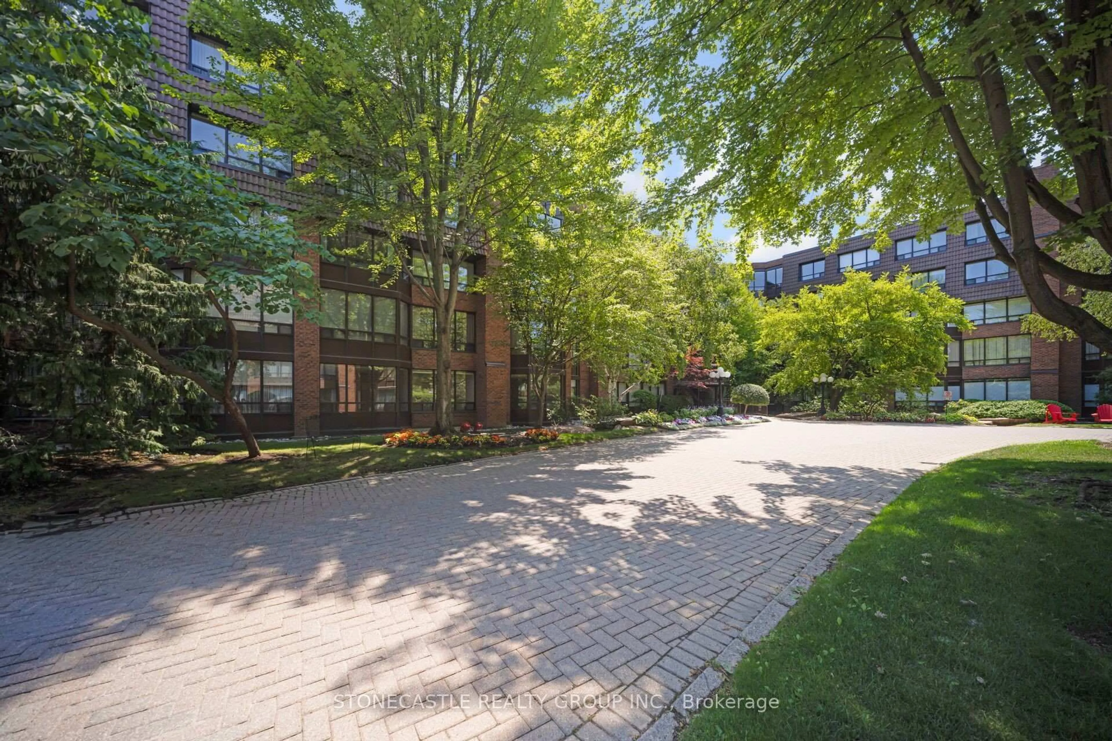 Patio, street for 245 The Donway #113, Toronto Ontario M3B 3M2