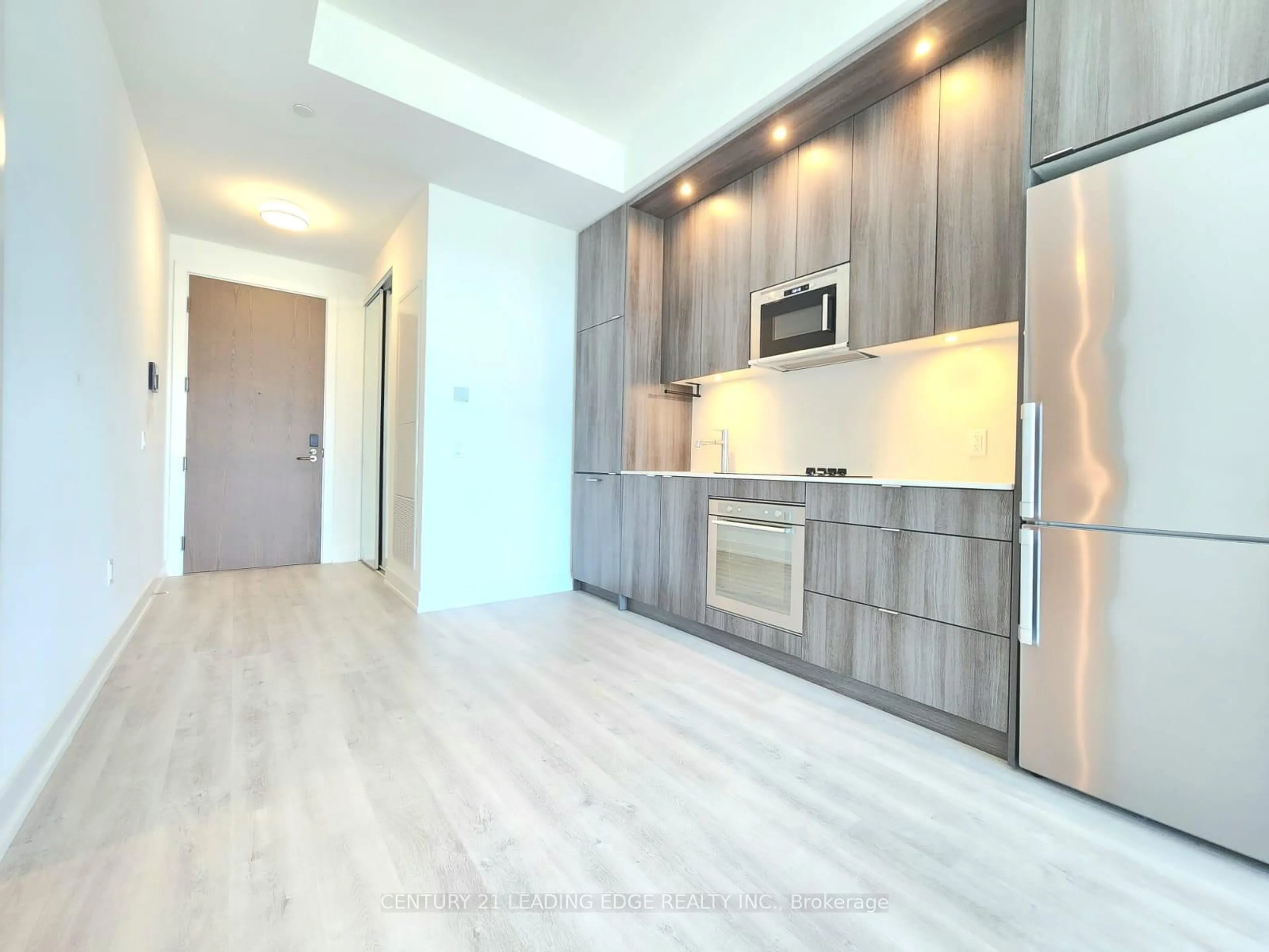 Open concept kitchen, wood/laminate floor for 20 Inn On The Park Dr #2539, Toronto Ontario M3C 0P8