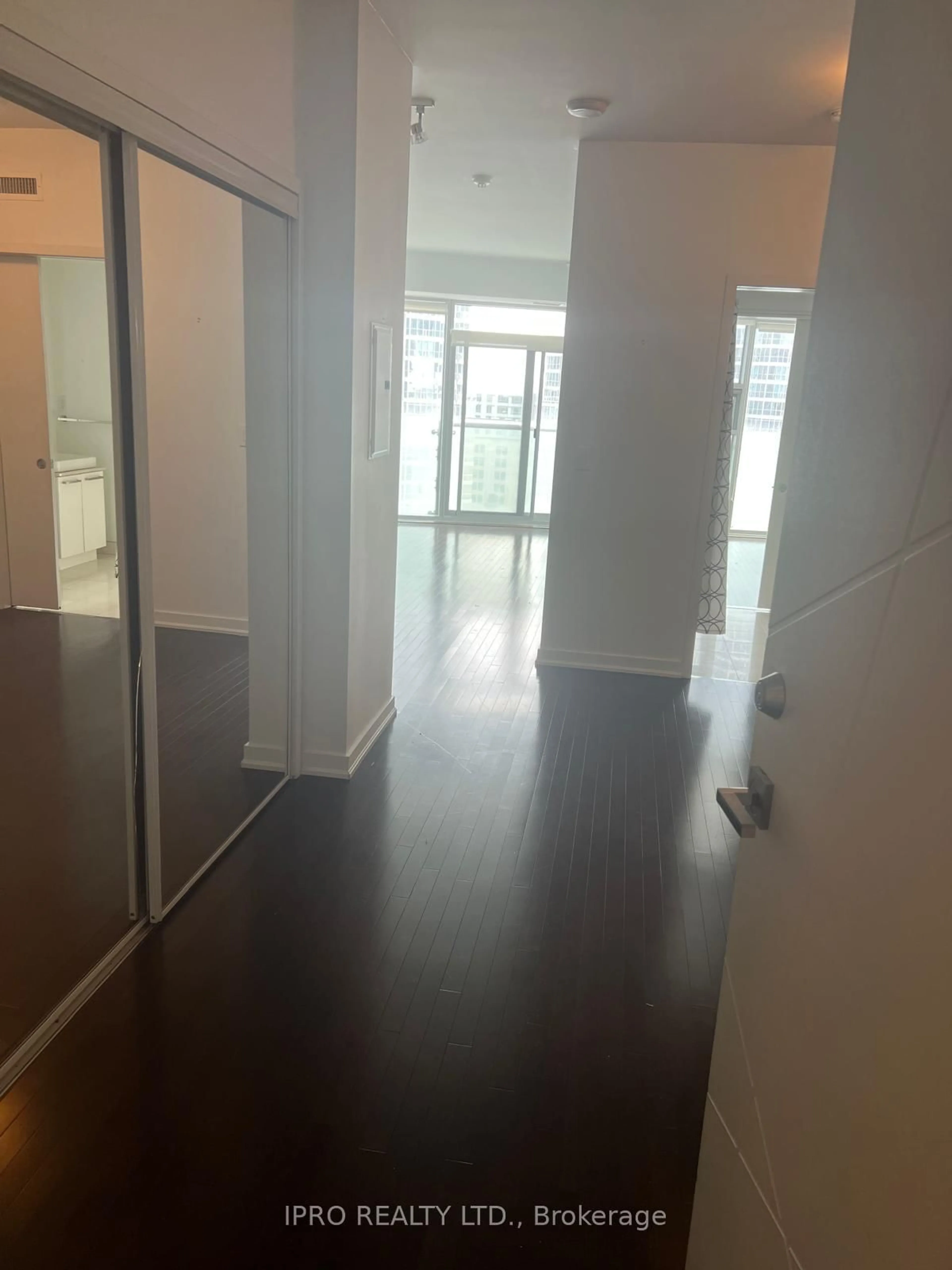 Indoor foyer for 12 York St #1203, Toronto Ontario M5J 0A9