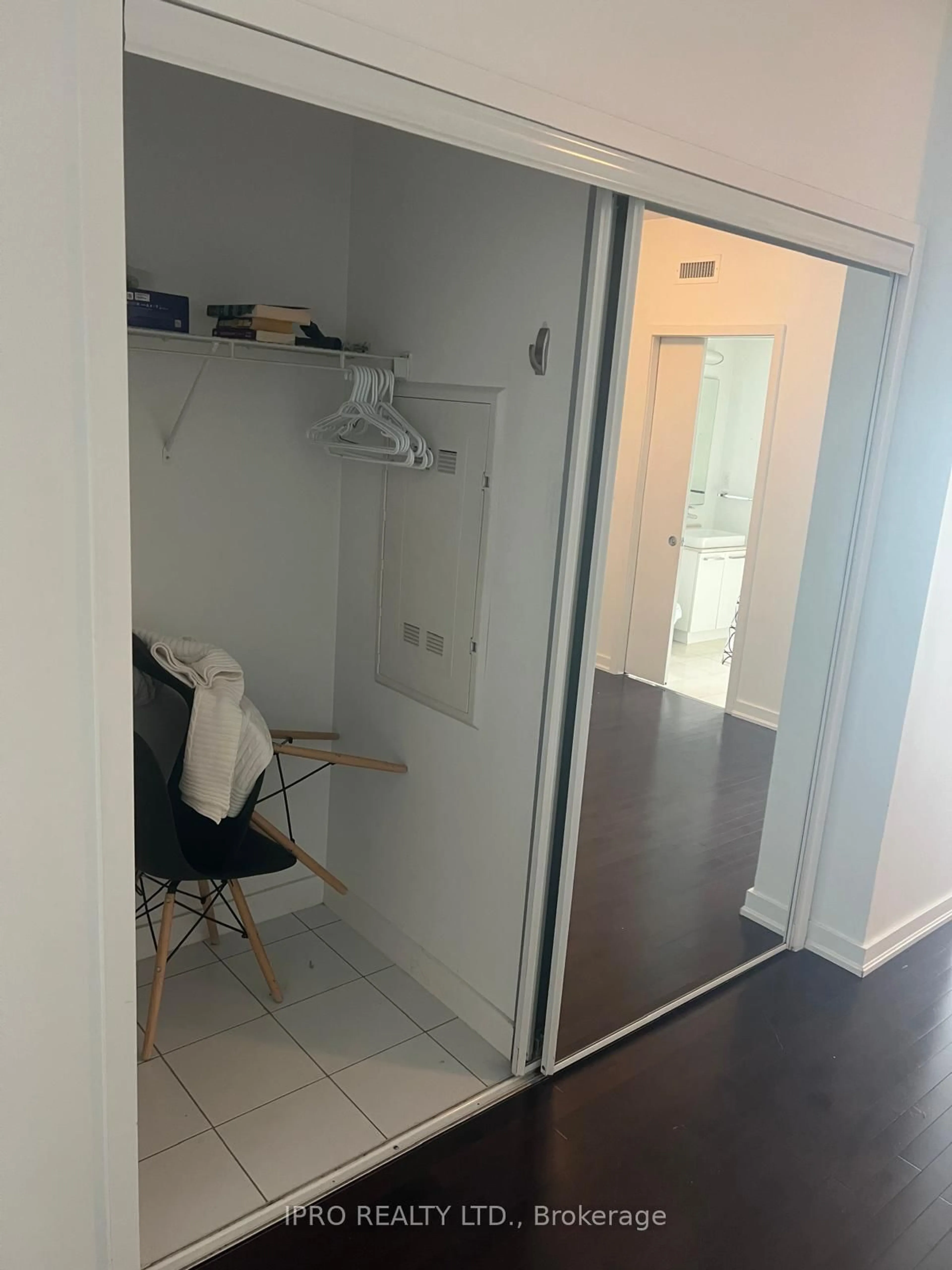 Unknown for 12 York St #1203, Toronto Ontario M5J 0A9
