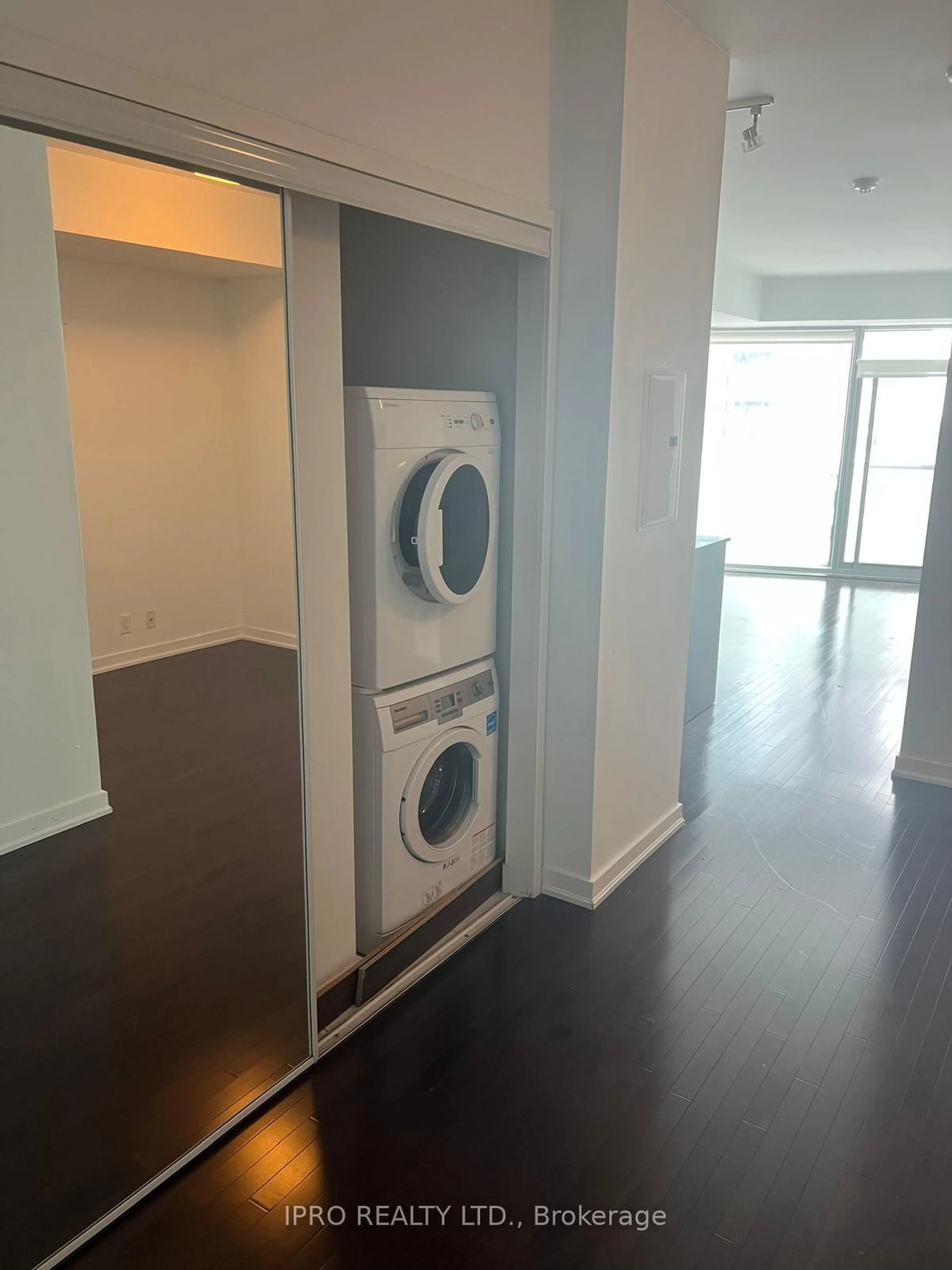 Unknown for 12 York St #1203, Toronto Ontario M5J 0A9