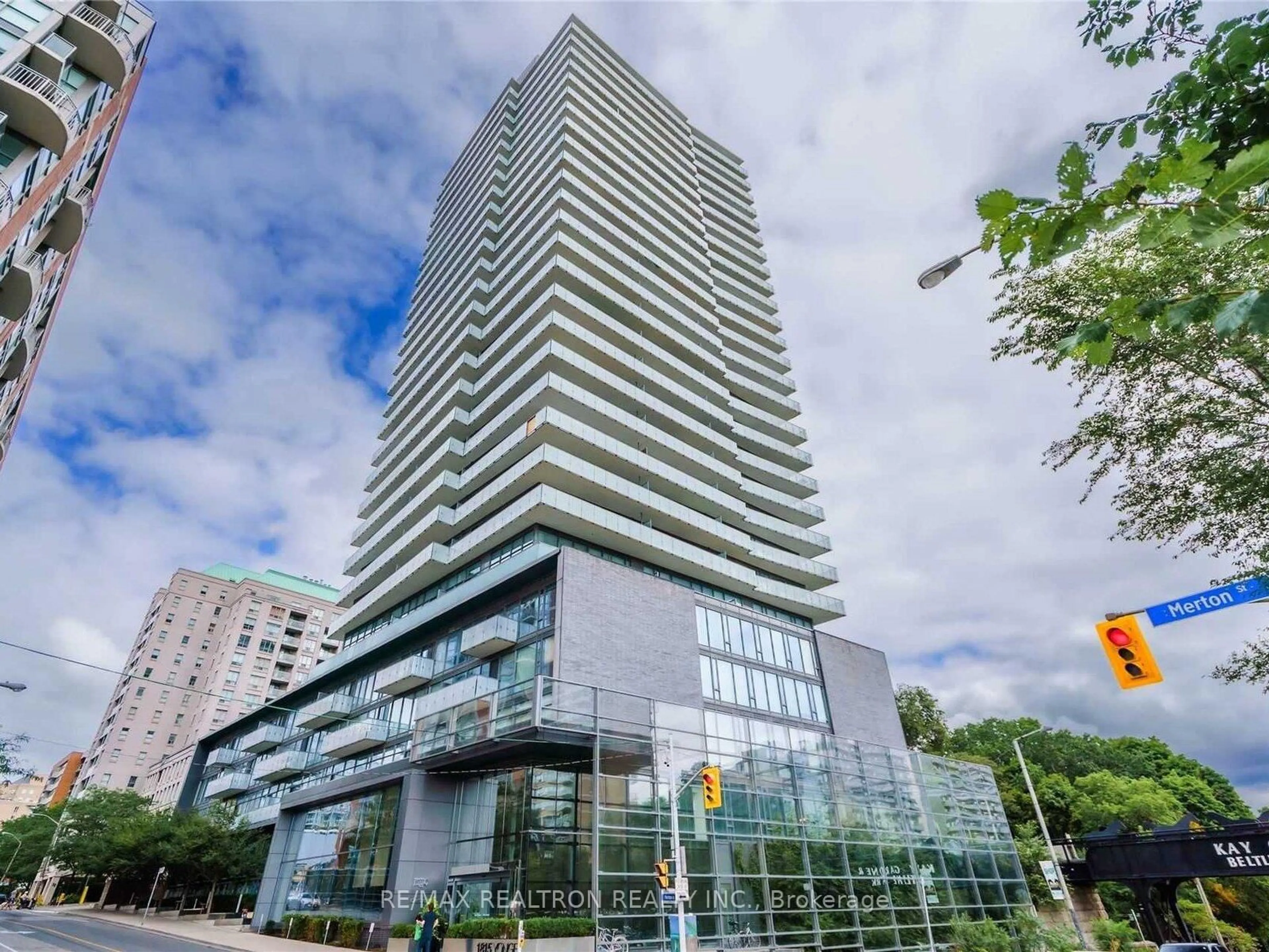 Indoor foyer for 1815 Yonge St #1006, Toronto Ontario M4T 2A4