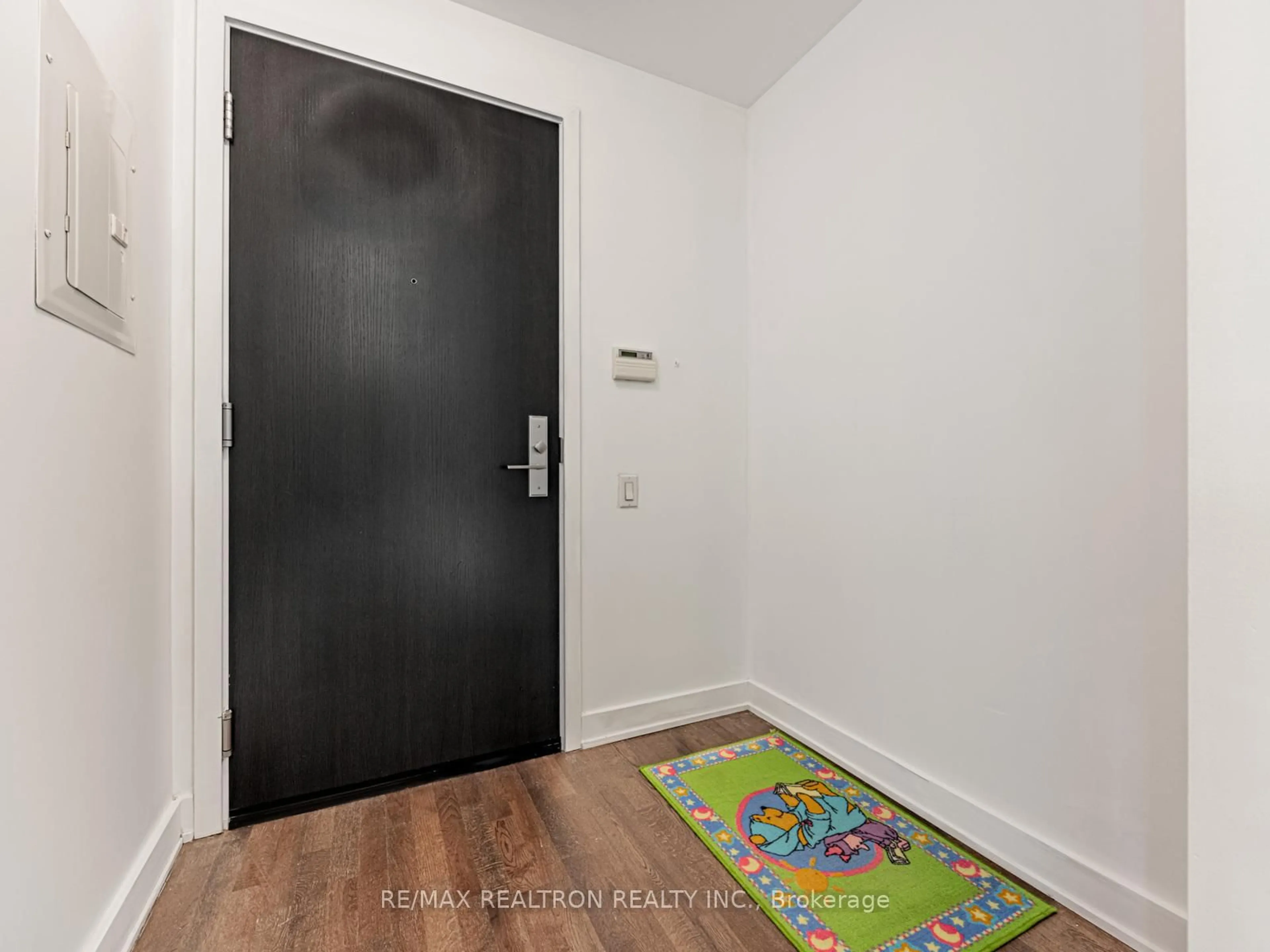 Indoor entryway for 1815 Yonge St #1006, Toronto Ontario M4T 2A4