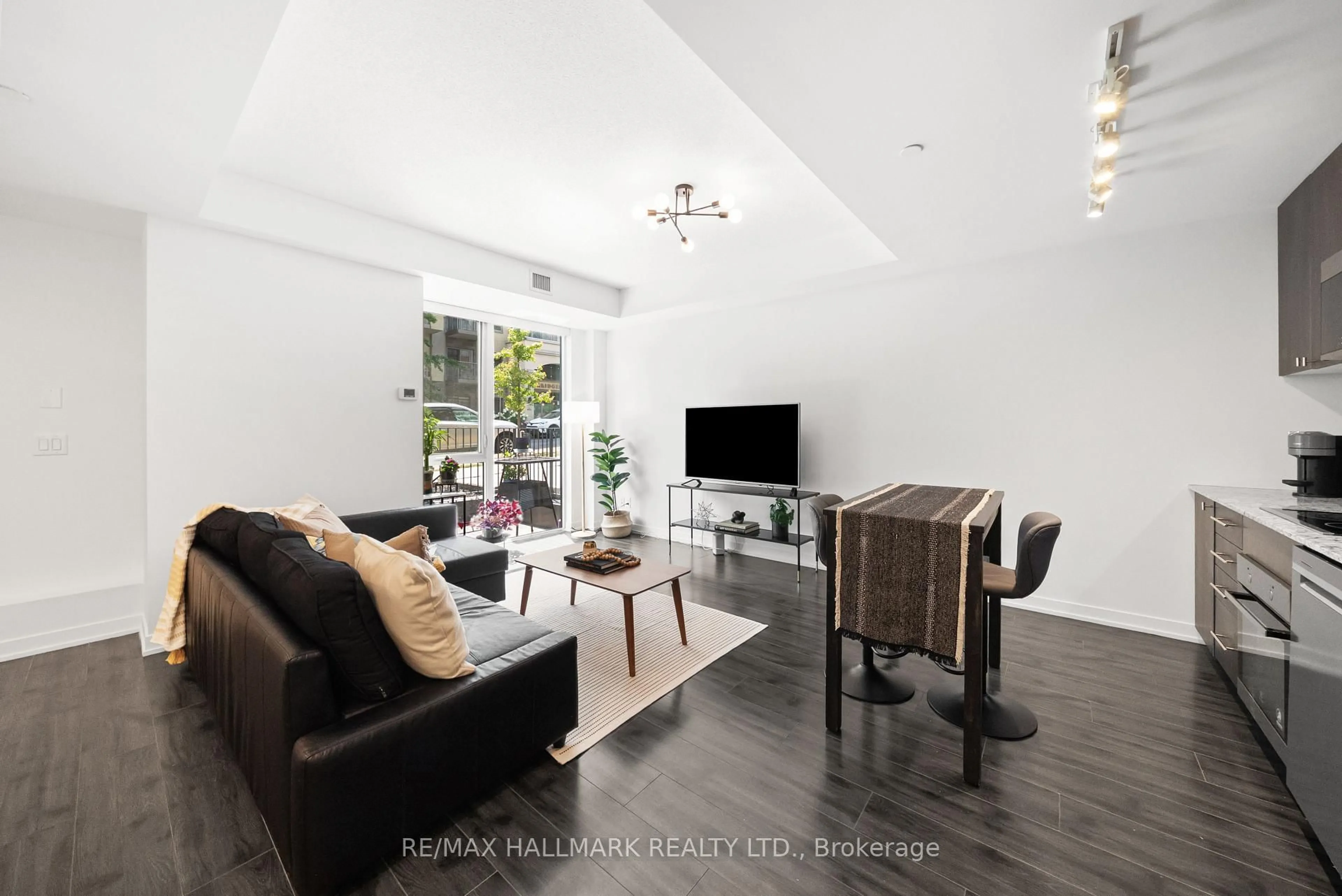 Living room with furniture, wood/laminate floor for 18 Rean Dr #103, Toronto Ontario M2K 0C7