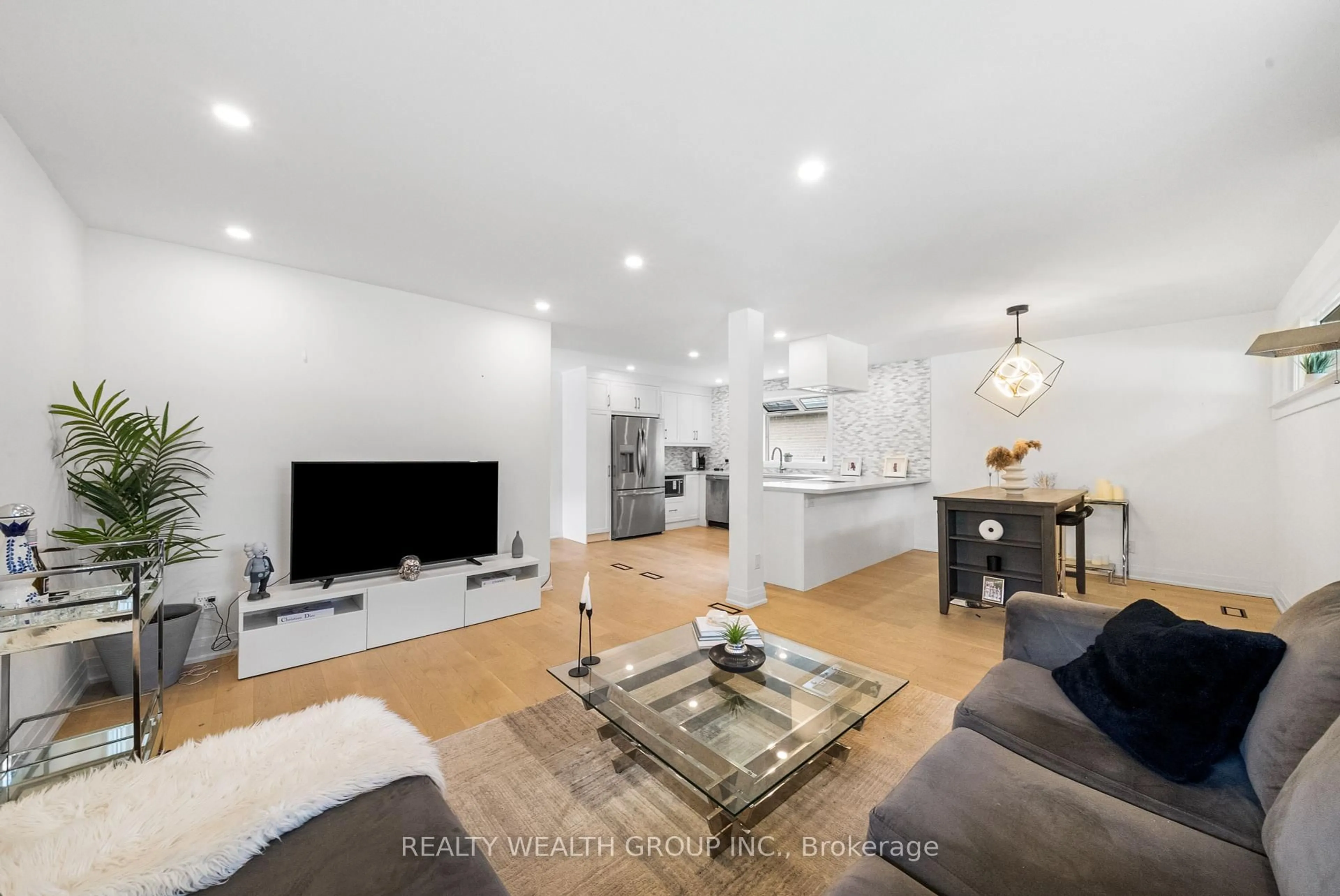 Living room with furniture, unknown for 39 Treadgold Cres, Toronto Ontario M3A 1X1