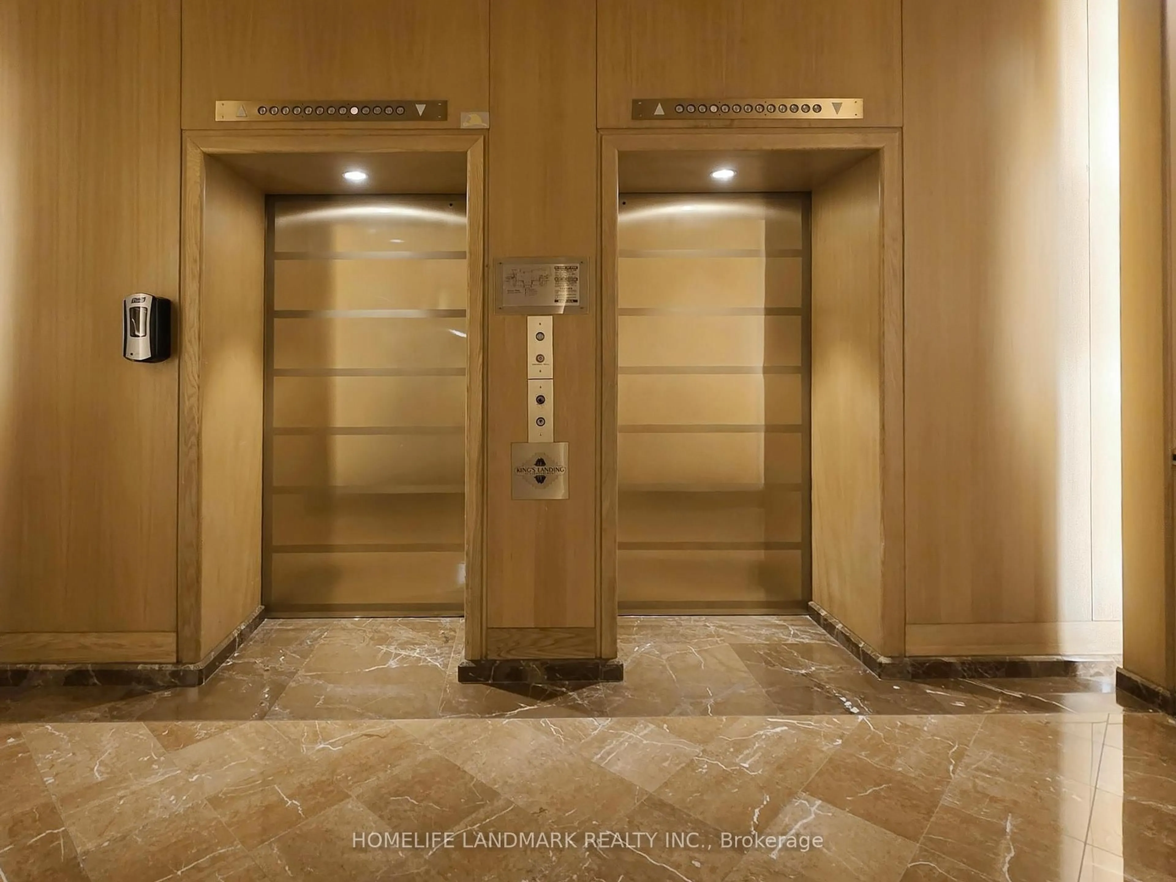 Indoor foyer for 480 Queens Quay #304W, Toronto Ontario M5N 2Y5