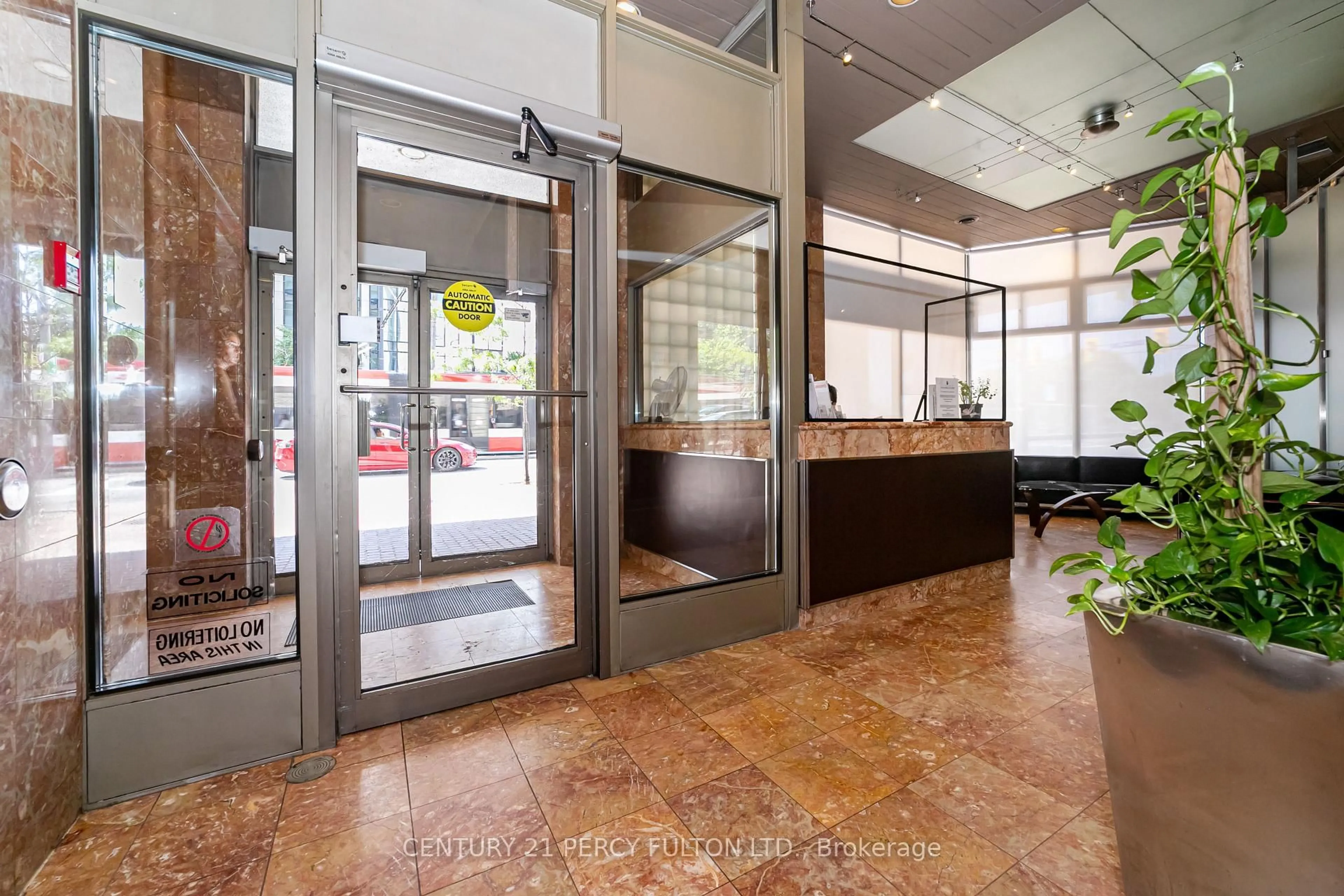 Indoor foyer for 270 Queens Quay #1407, Toronto Ontario M5J 2N4