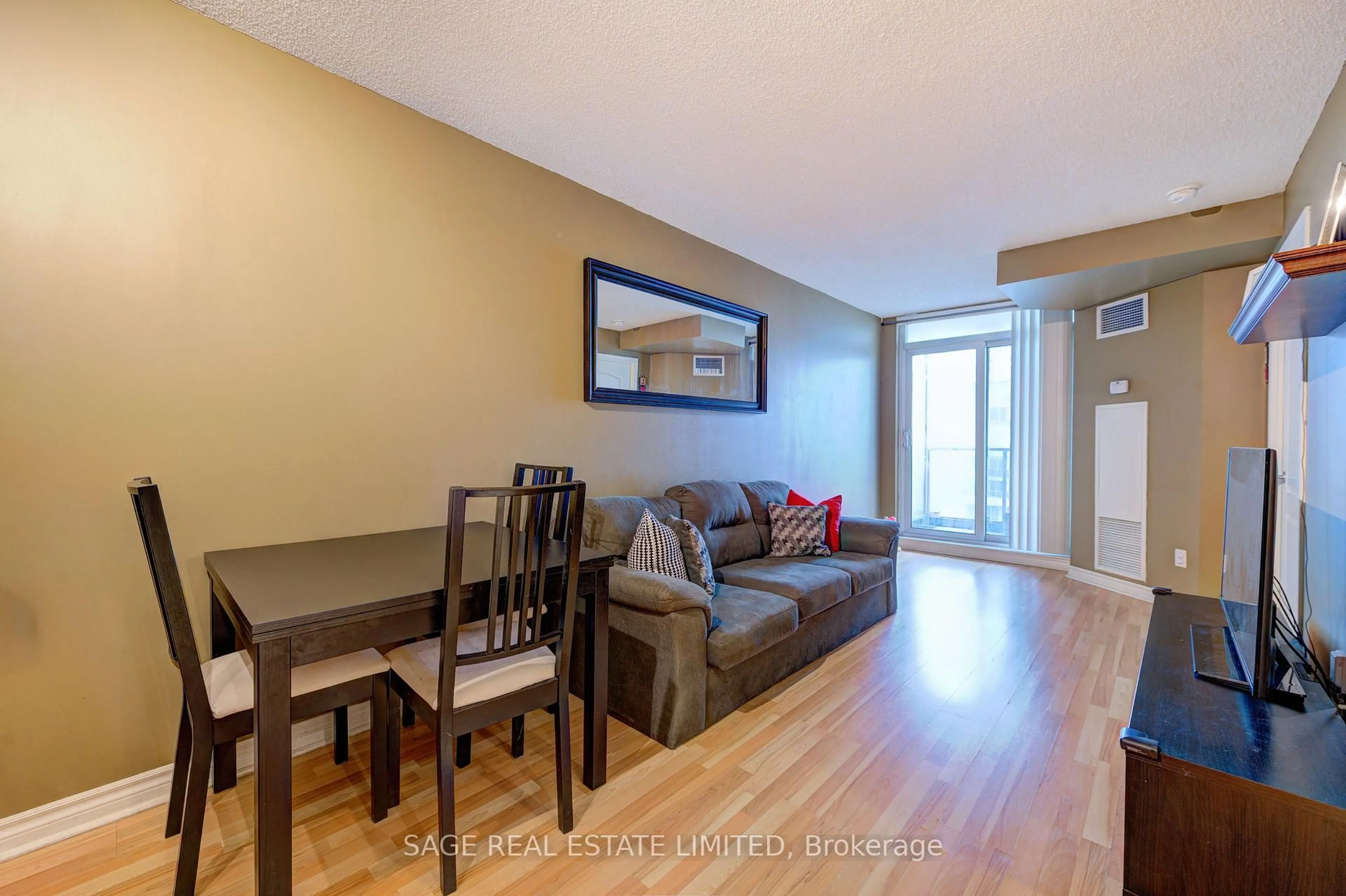 Living room with furniture, wood/laminate floor for 3 Rean Dr #2512, Toronto Ontario M2K 3C2