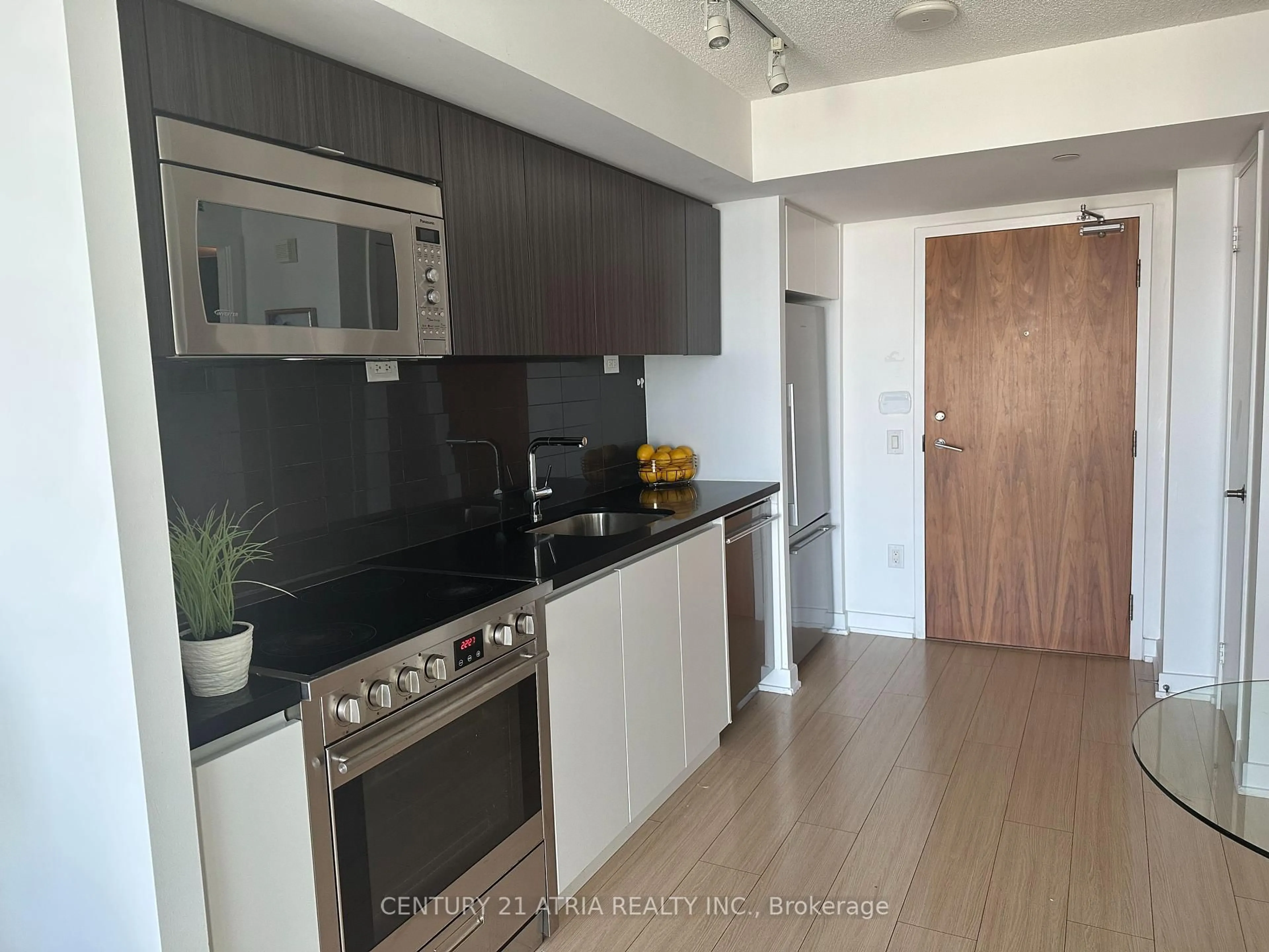 Standard kitchen, unknown for 85 Queens Wharf Rd #2310, Toronto Ontario M5V 0J9