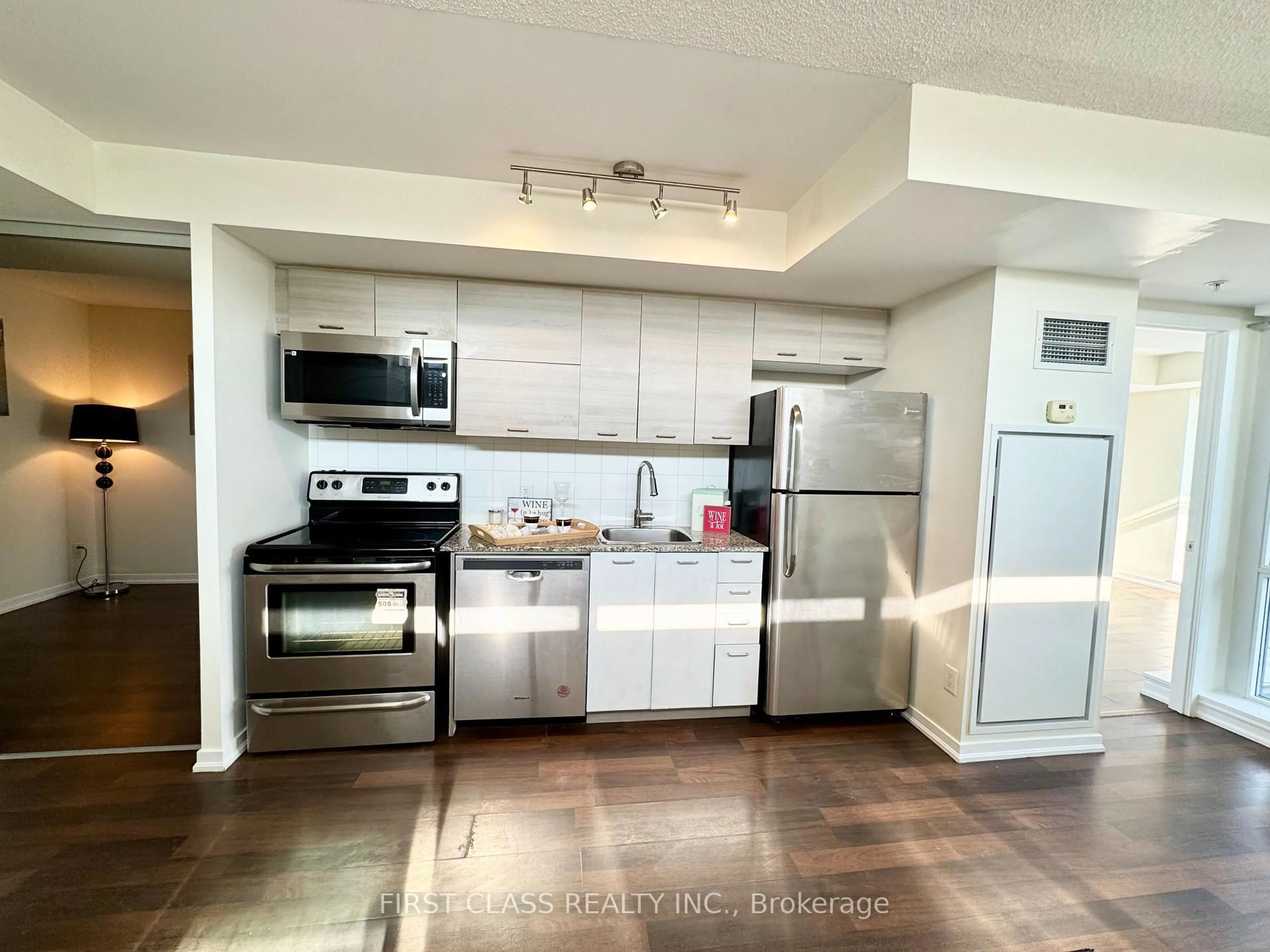 Unknown for 20 Joe Shuster Way #313, Toronto Ontario M6K 0A3