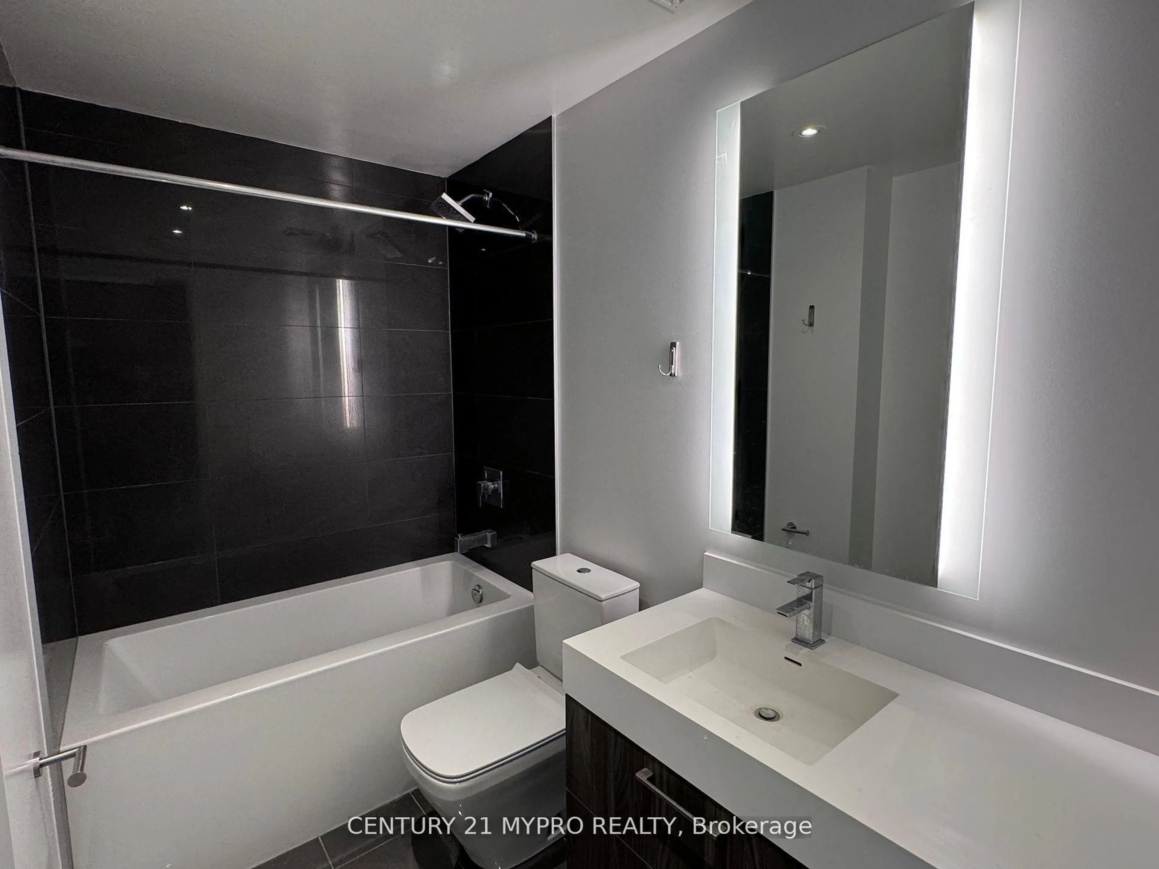 Standard bathroom, ceramic/tile floor for 1 Yorkville Ave #3603, Toronto Ontario M4W 0B1