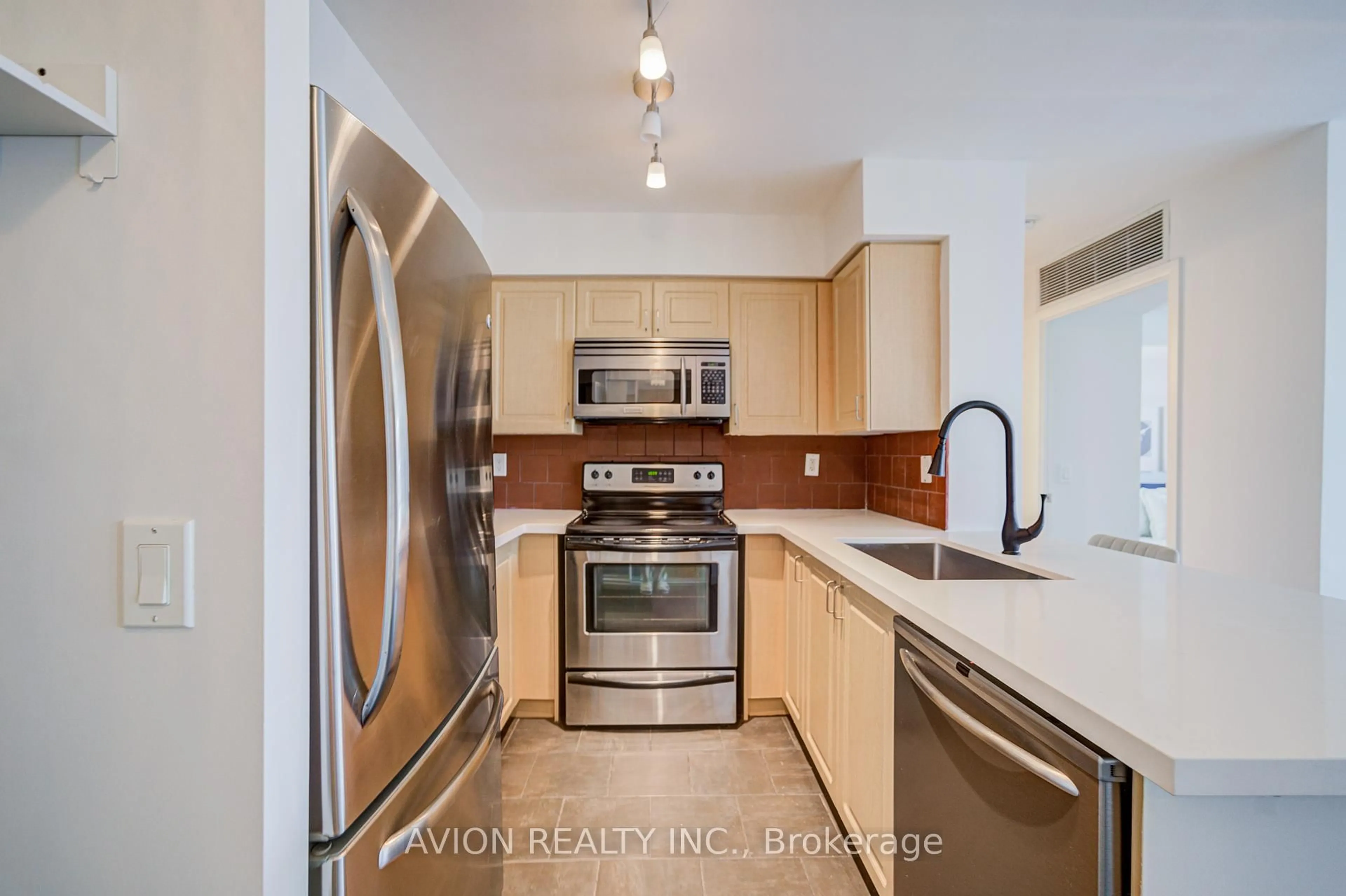 Standard kitchen, unknown for 4978 Yonge St #3106, Toronto Ontario M2N 7G8