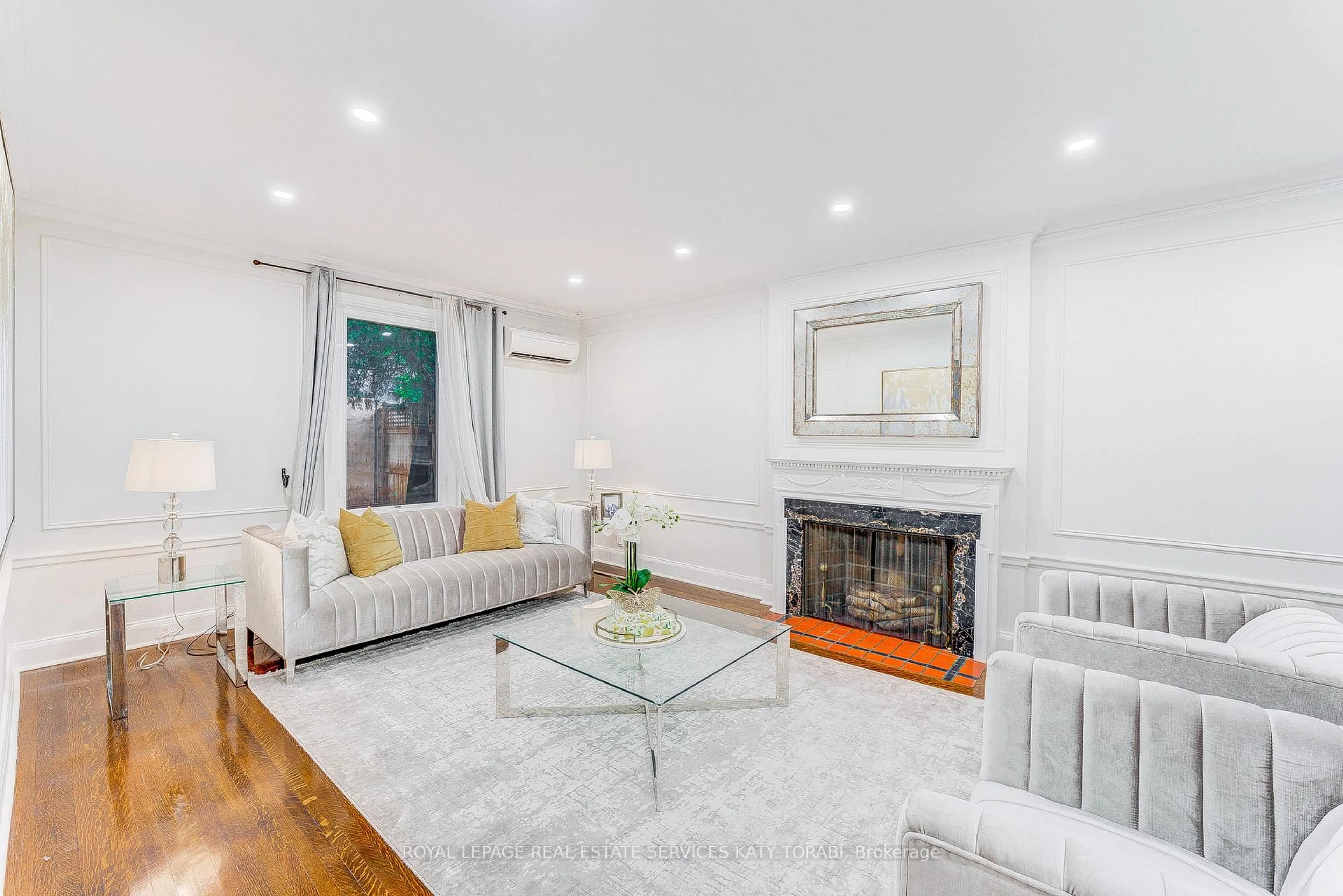 Living room with furniture, unknown for 603 Spadina Rd, Toronto Ontario M5P 2X1