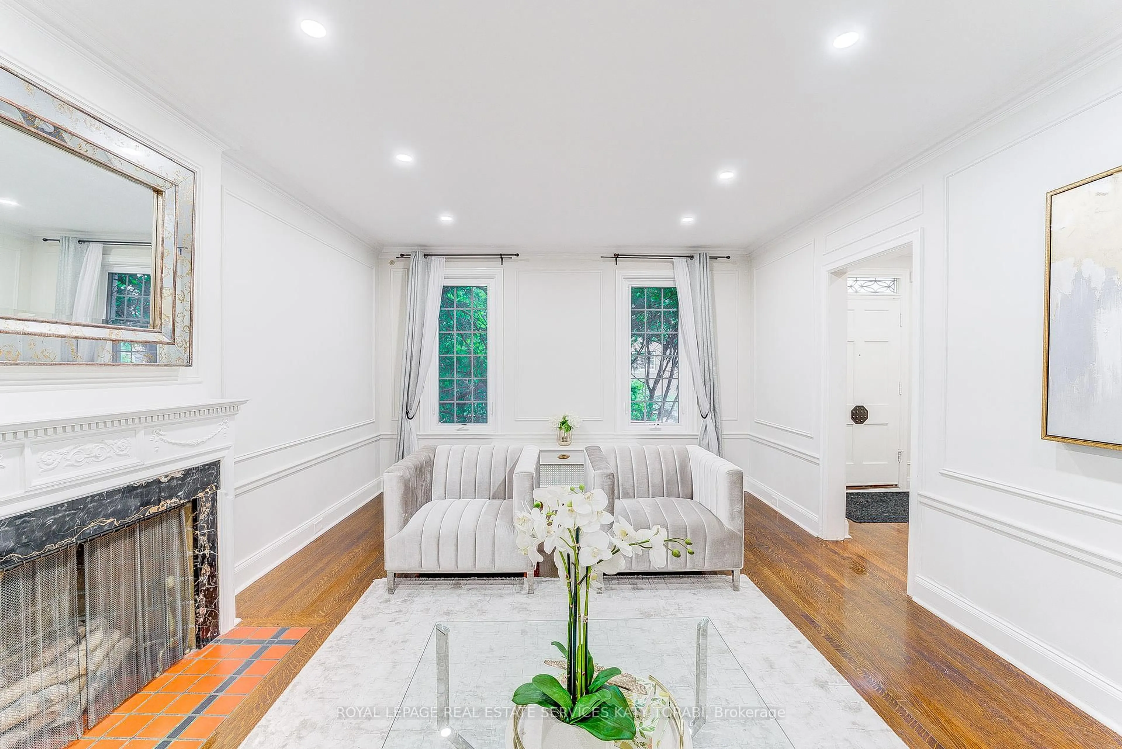 Living room with furniture, unknown for 603 Spadina Rd, Toronto Ontario M5P 2X1