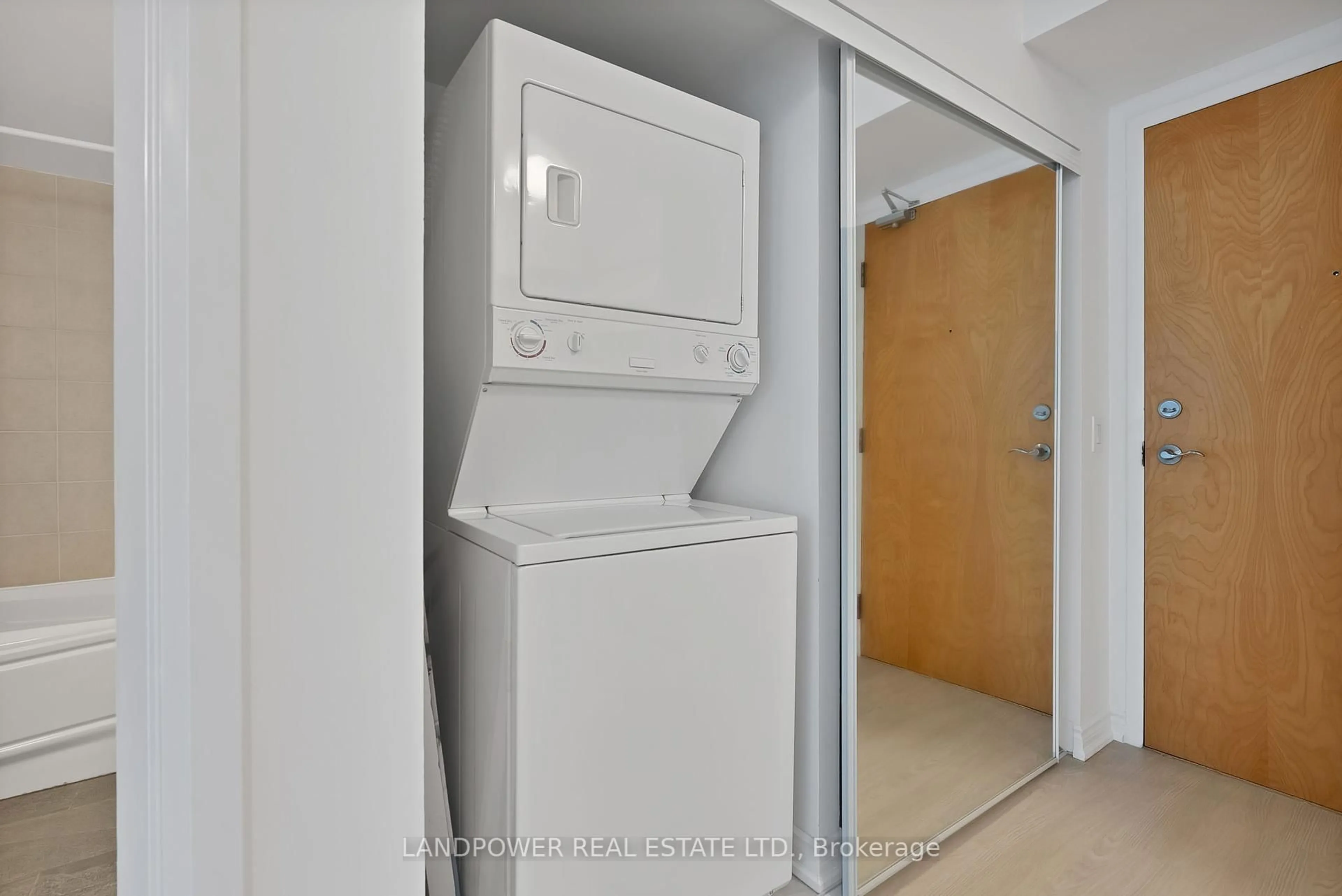 Laundry room for 4968 Yonge St #2812, Toronto Ontario M2N 5N7