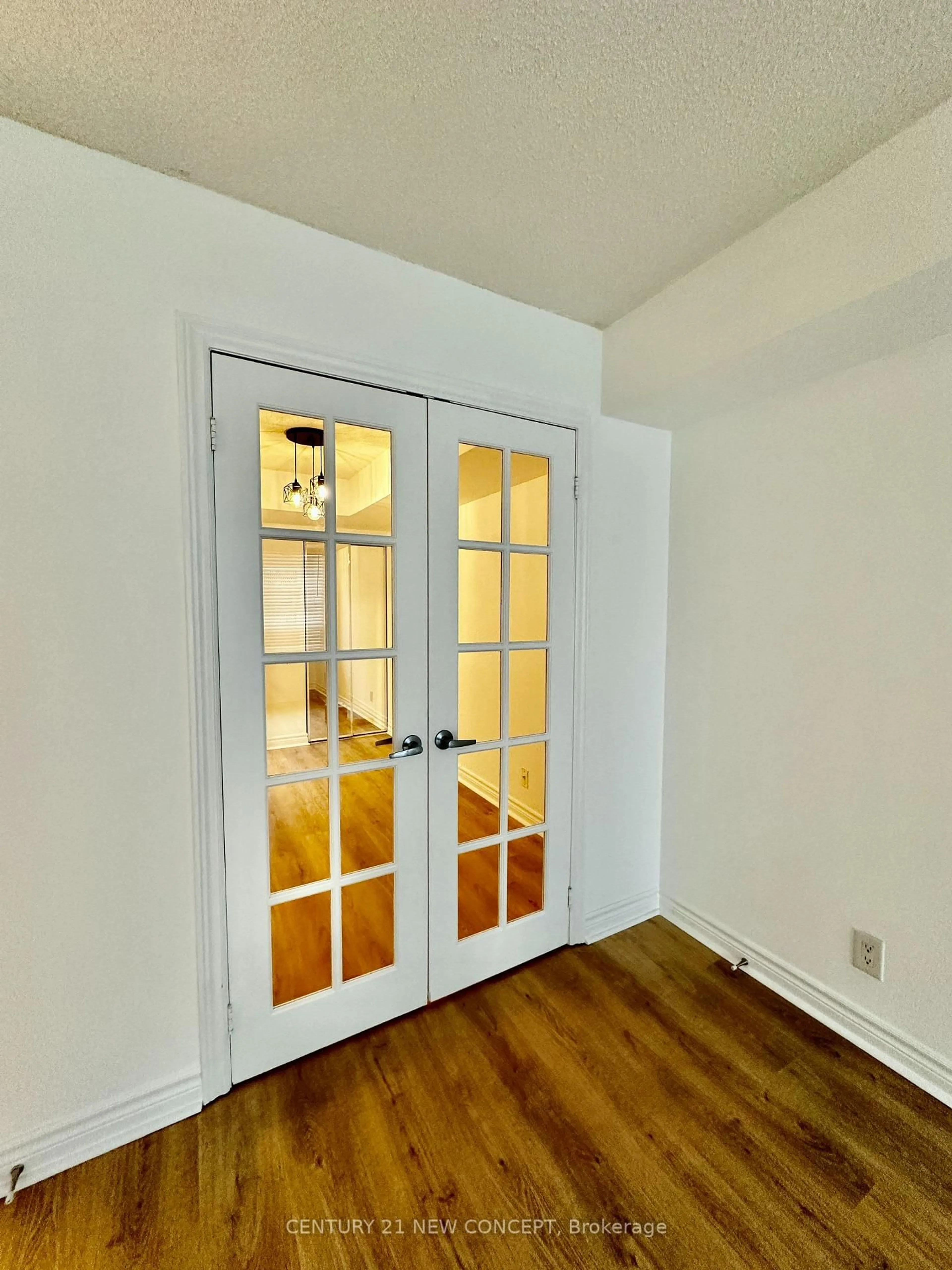 A pic of a room for 225 Wellesley St #409, Toronto Ontario M4X 1X8