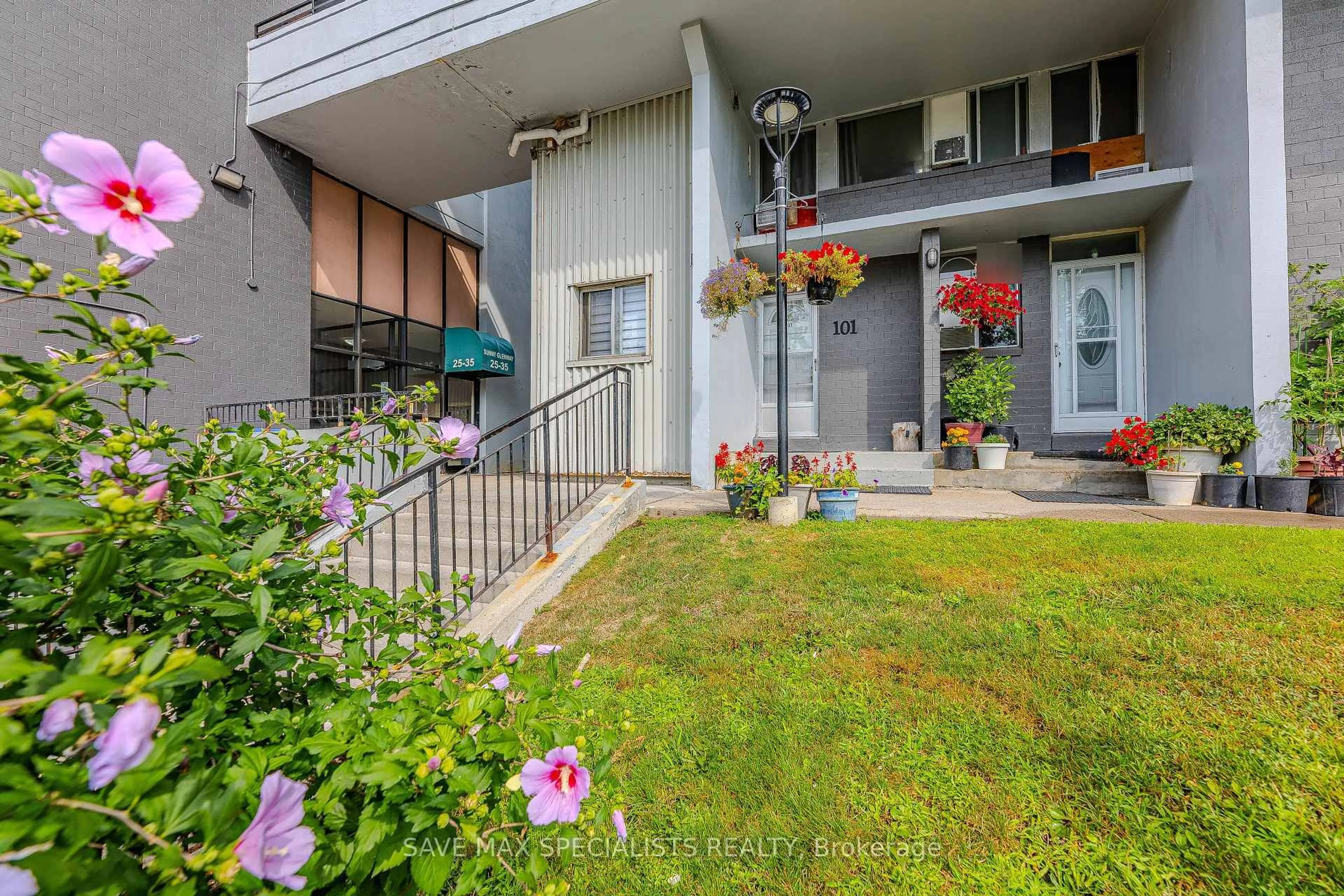 Patio, street for 35 Sunny Glen Way #101, Toronto Ontario M3C 2Z5