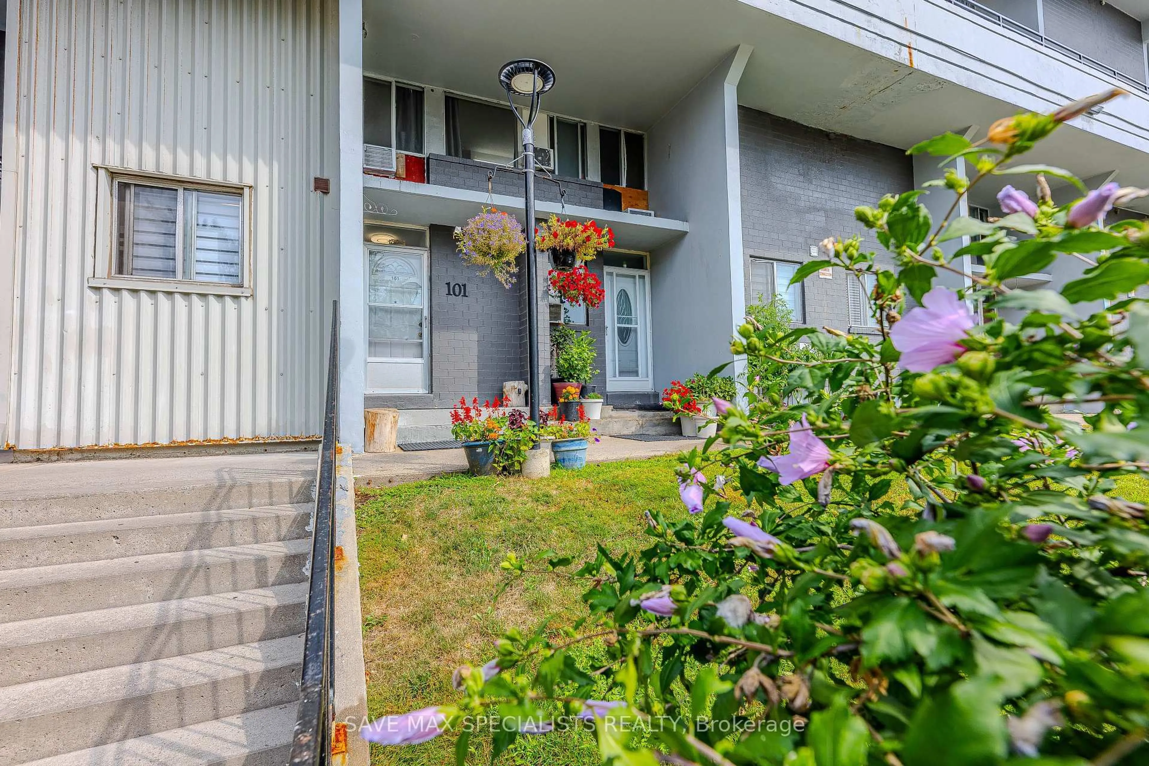 Unknown for 35 Sunny Glen Way #101, Toronto Ontario M3C 2Z5