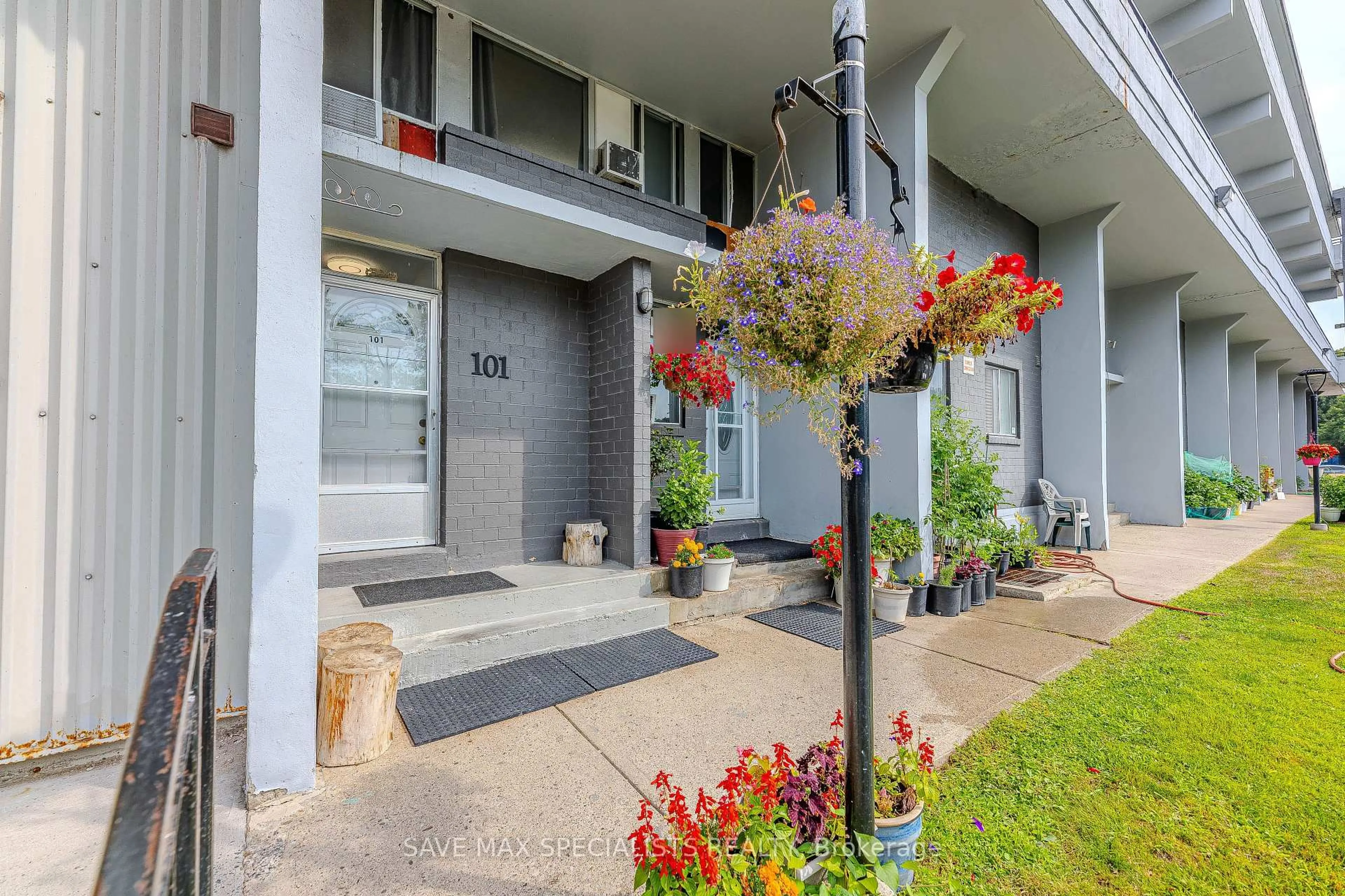 Unknown for 35 Sunny Glen Way #101, Toronto Ontario M3C 2Z5