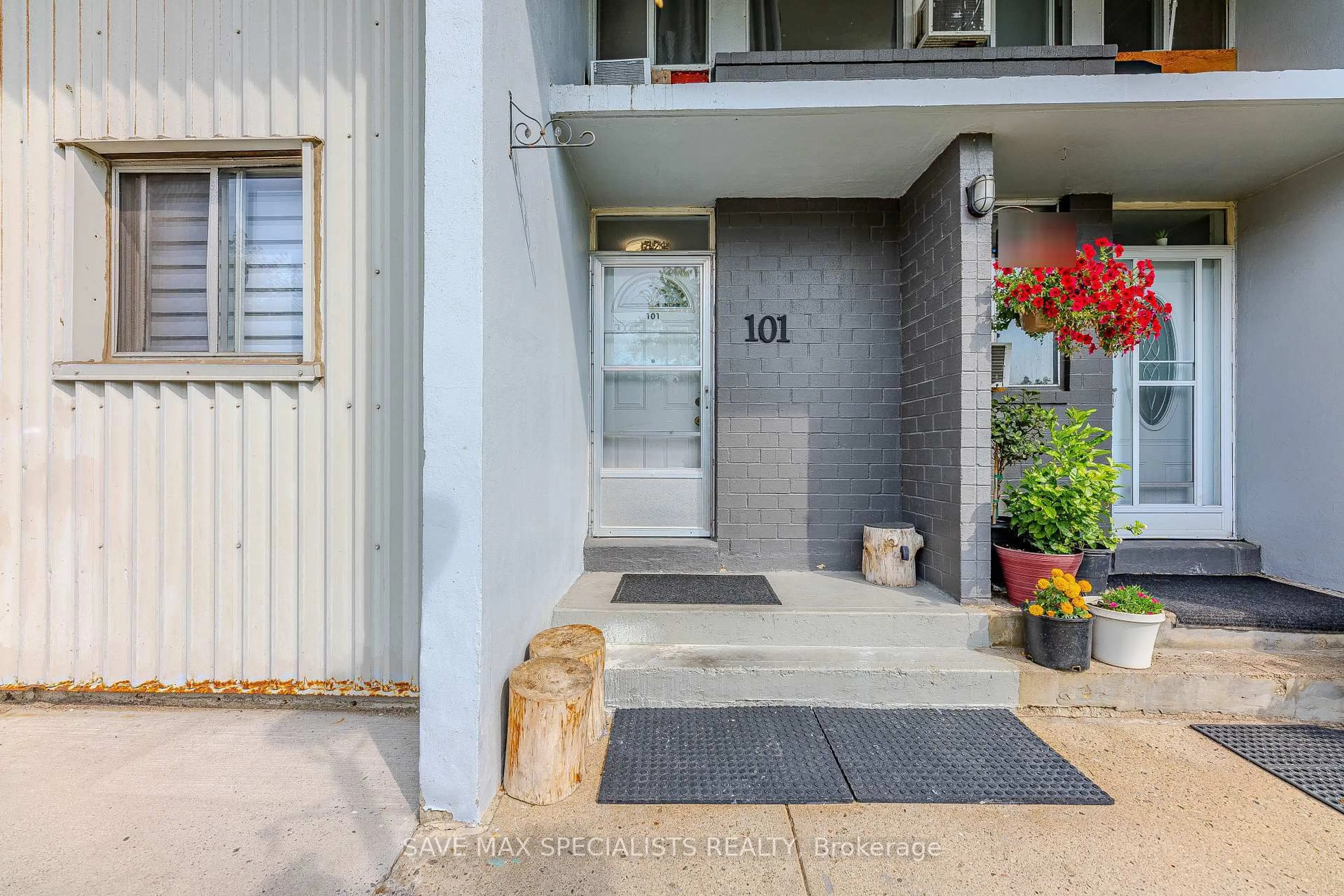 Indoor entryway for 35 Sunny Glen Way #101, Toronto Ontario M3C 2Z5