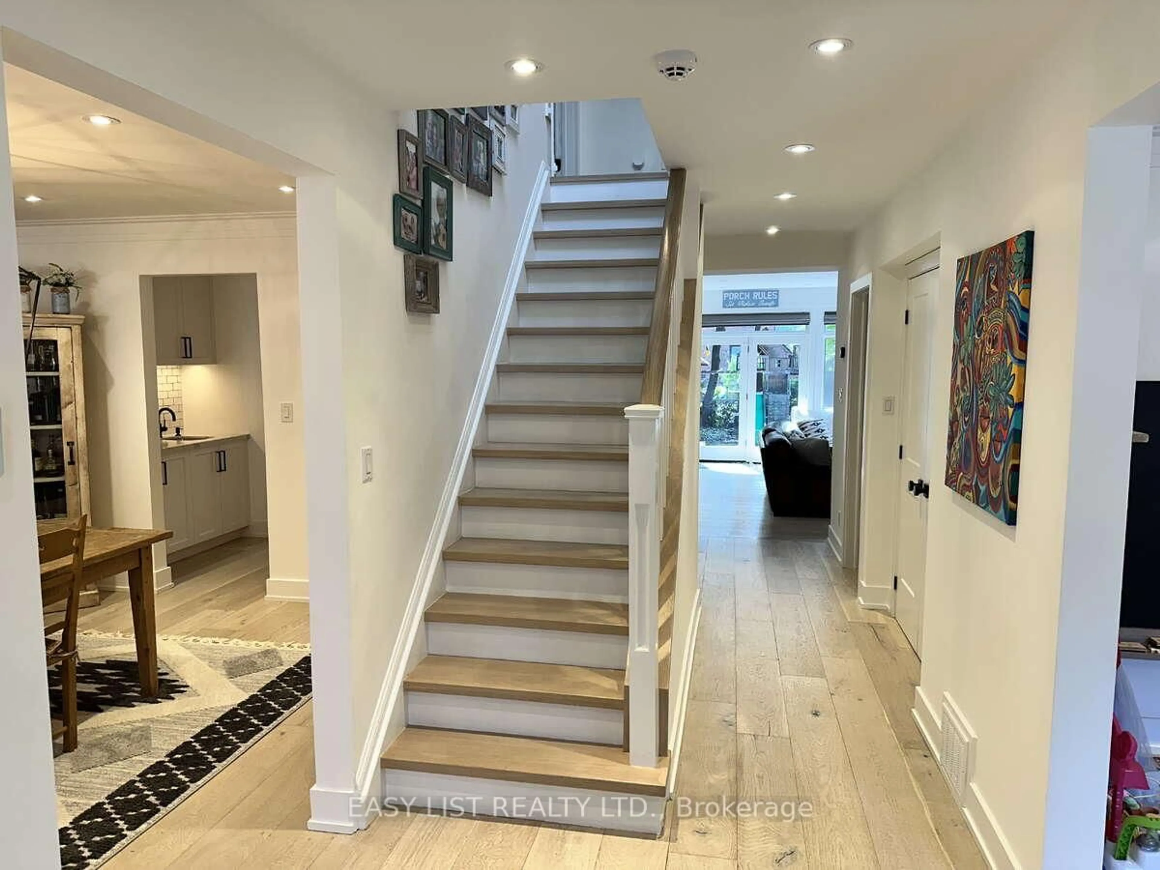 Indoor foyer for 39 Romney Rd, Toronto Ontario M3H 1H4