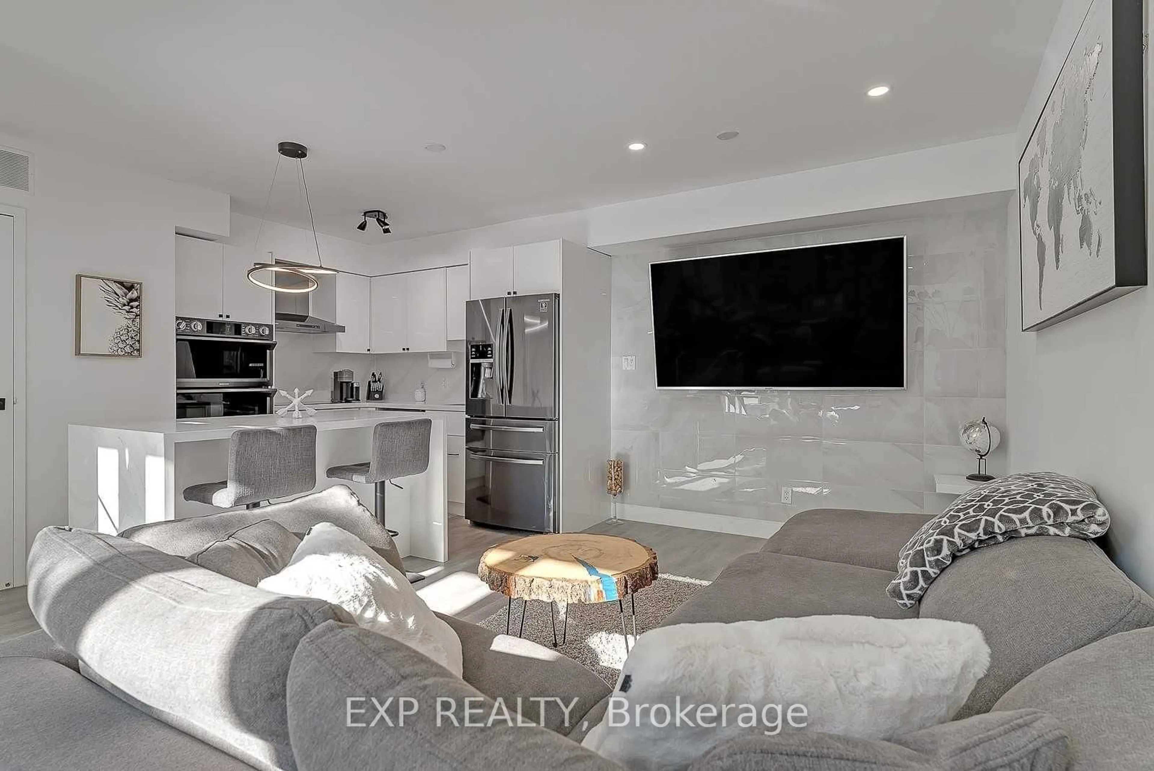 Open concept kitchen, ceramic/tile floor for 50 East Liberty St #1111, Toronto Ontario M6K 3P3