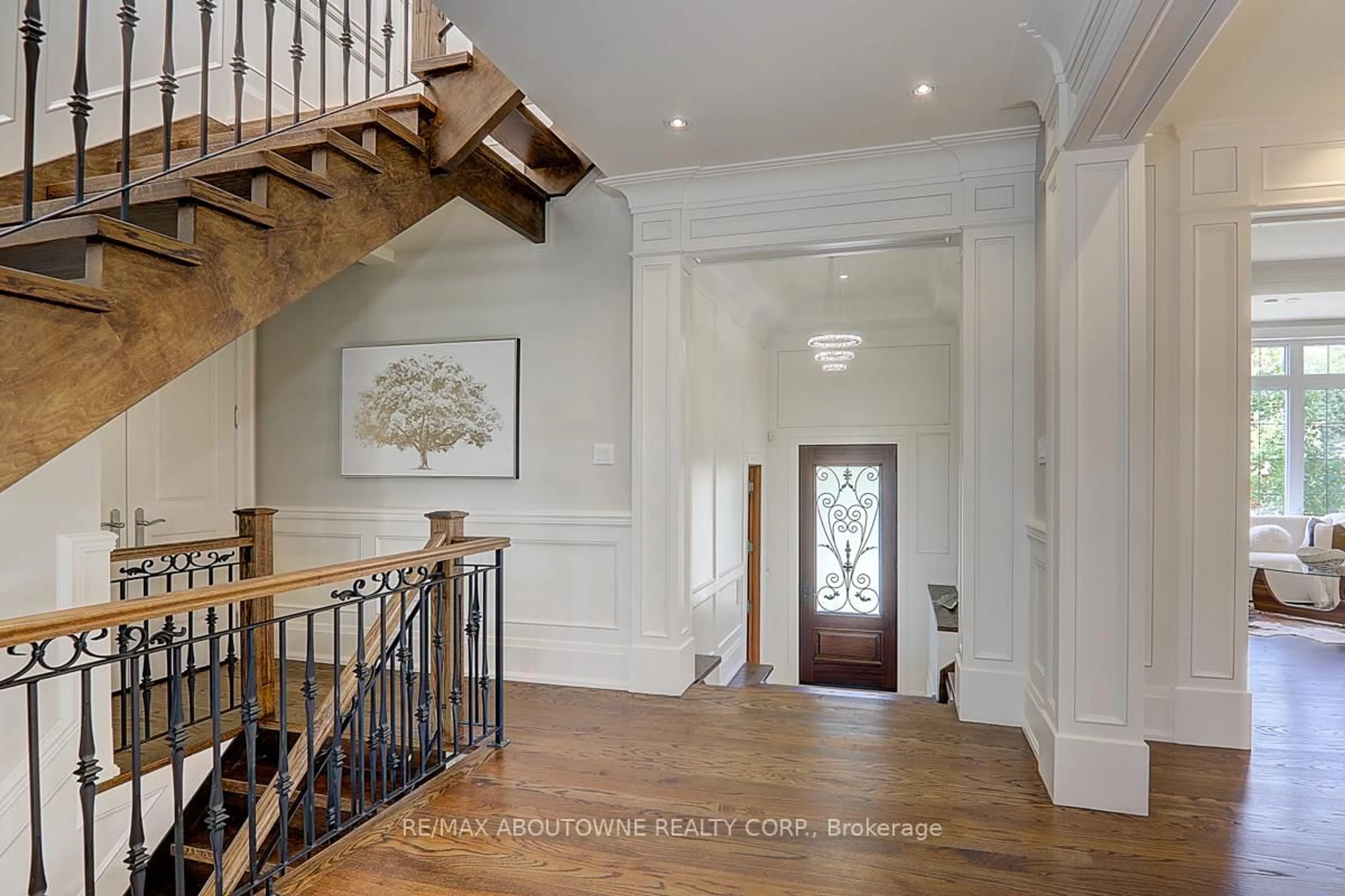 Indoor entryway for 69 Heathview Ave, Toronto Ontario M2K 2C3