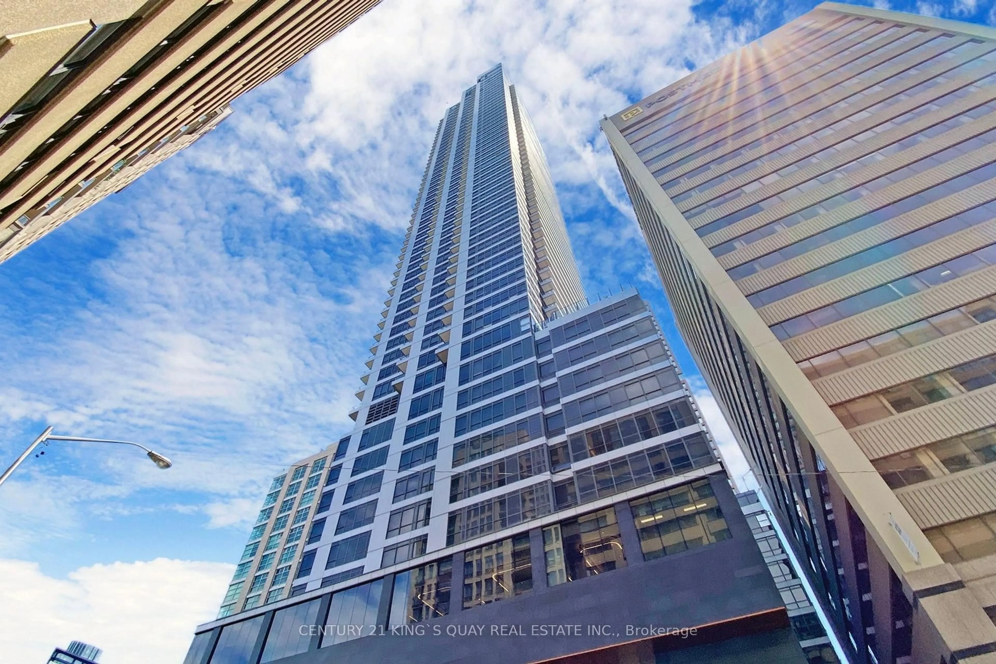 A pic from outside/outdoor area/front of a property/back of a property/a pic from drone, building for 395 Bloor St #4710, Toronto Ontario M4W 1H7
